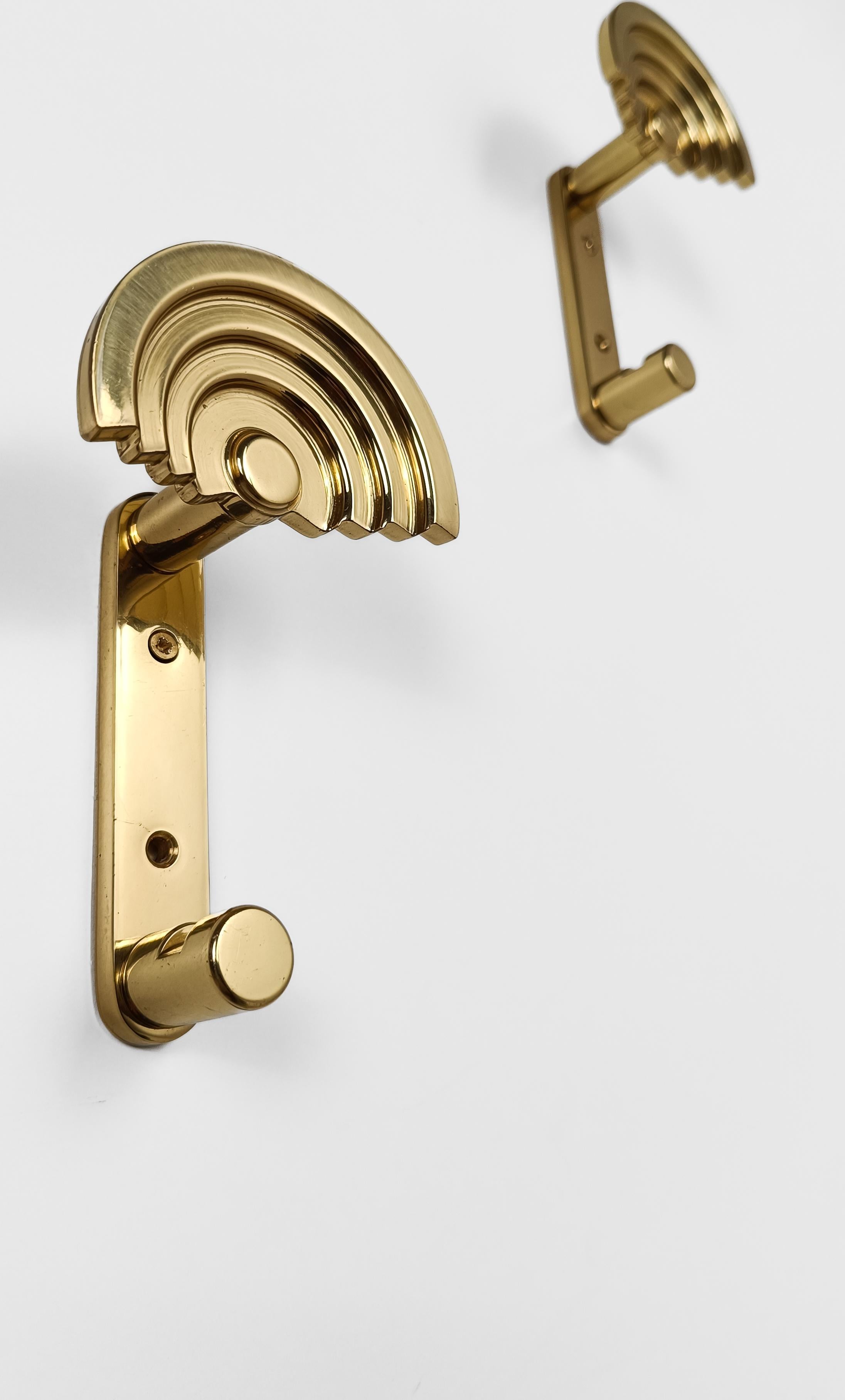 I offer for sale the truly convincing result between Functionality, essential when talking about Design, and Decoration.
The architect and designer who created the 