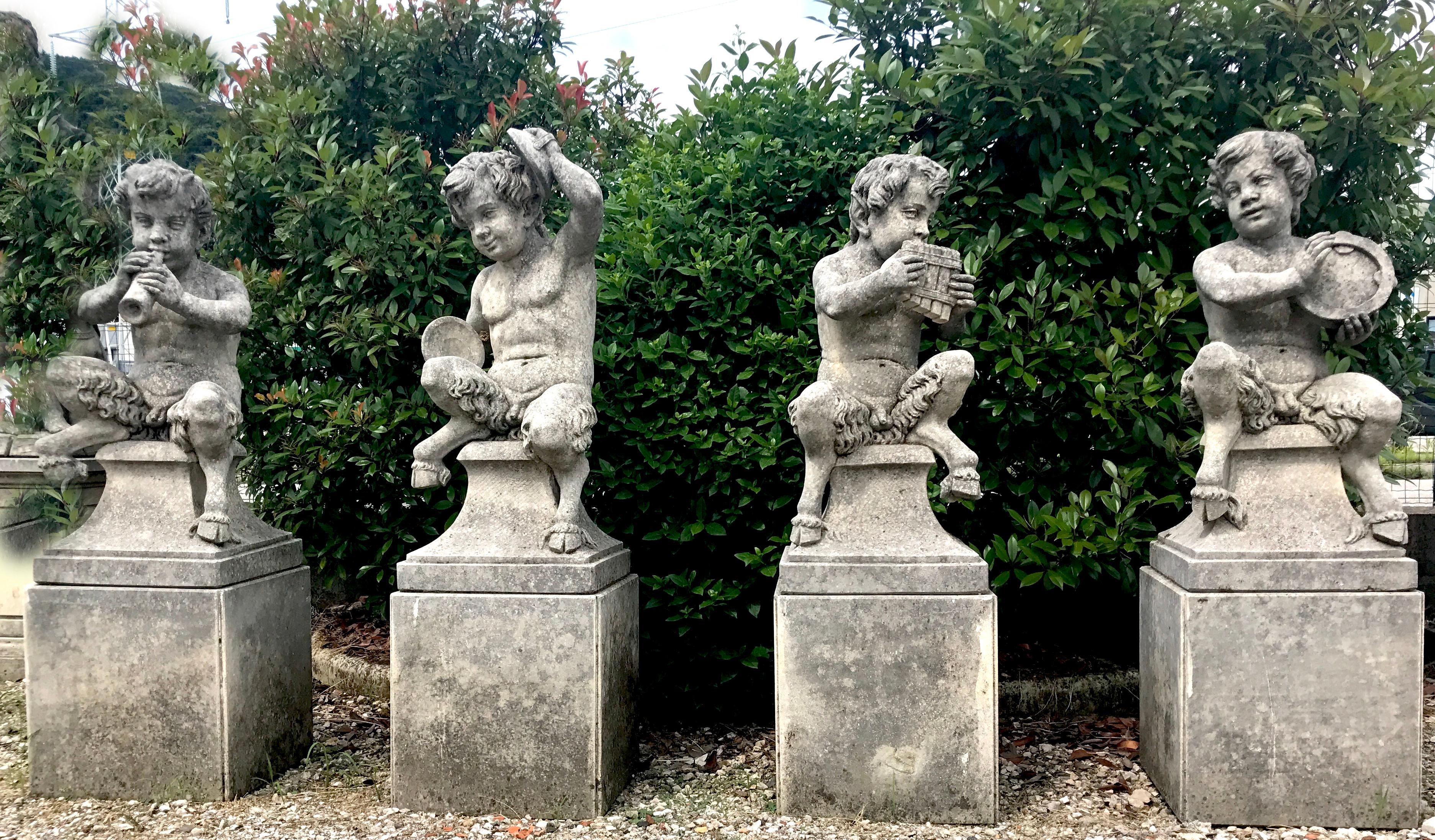 Vier italienische Fauns-Gartenstatuen aus Stein mit Musikern repräsentieren im Angebot 4