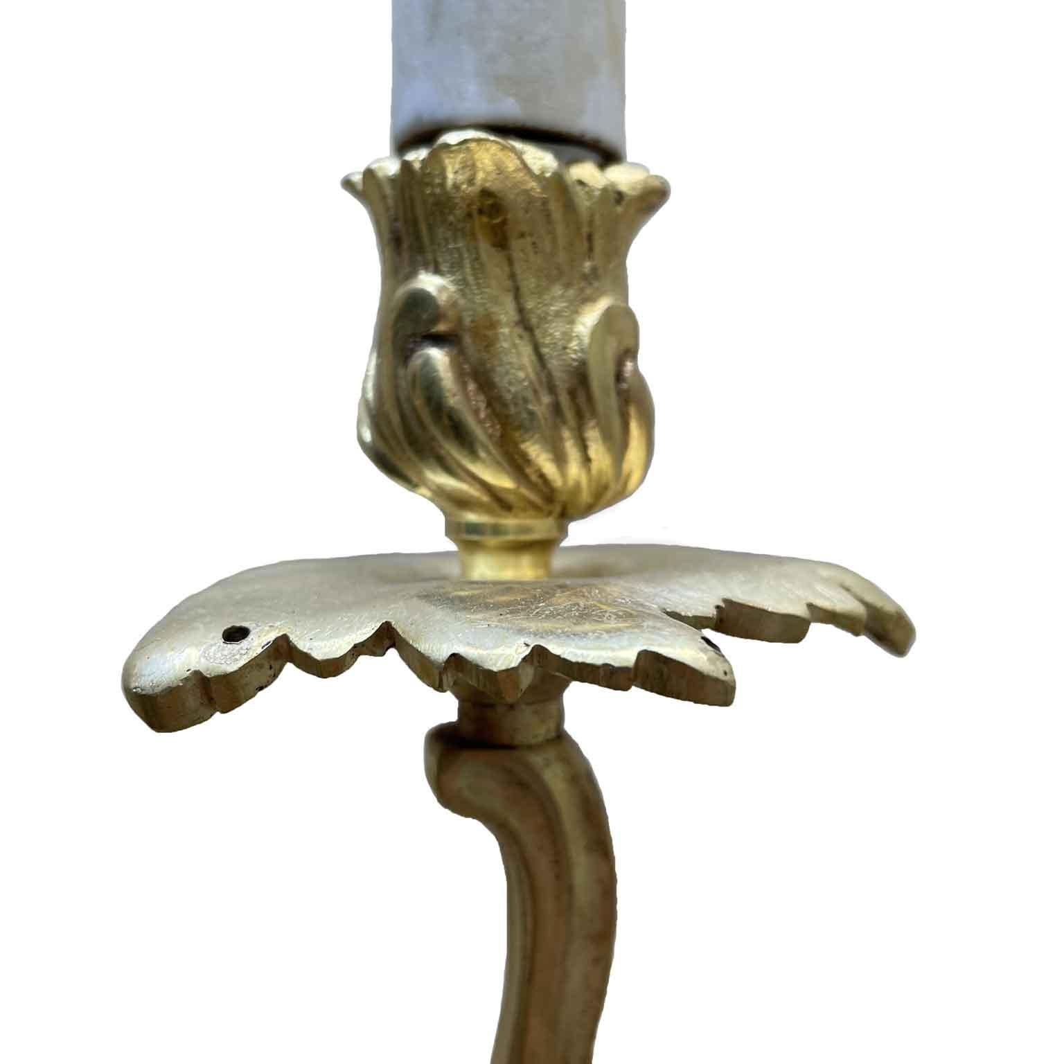 Set of Four Italian Louis XV Style Sconces Gilt Bronze Foliate Wall Lights 1950s In Good Condition For Sale In Milan, IT