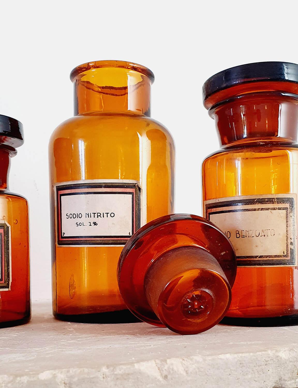 Four Italian Medicine Bottles, Early 1900s In Good Condition For Sale In Roma, IT