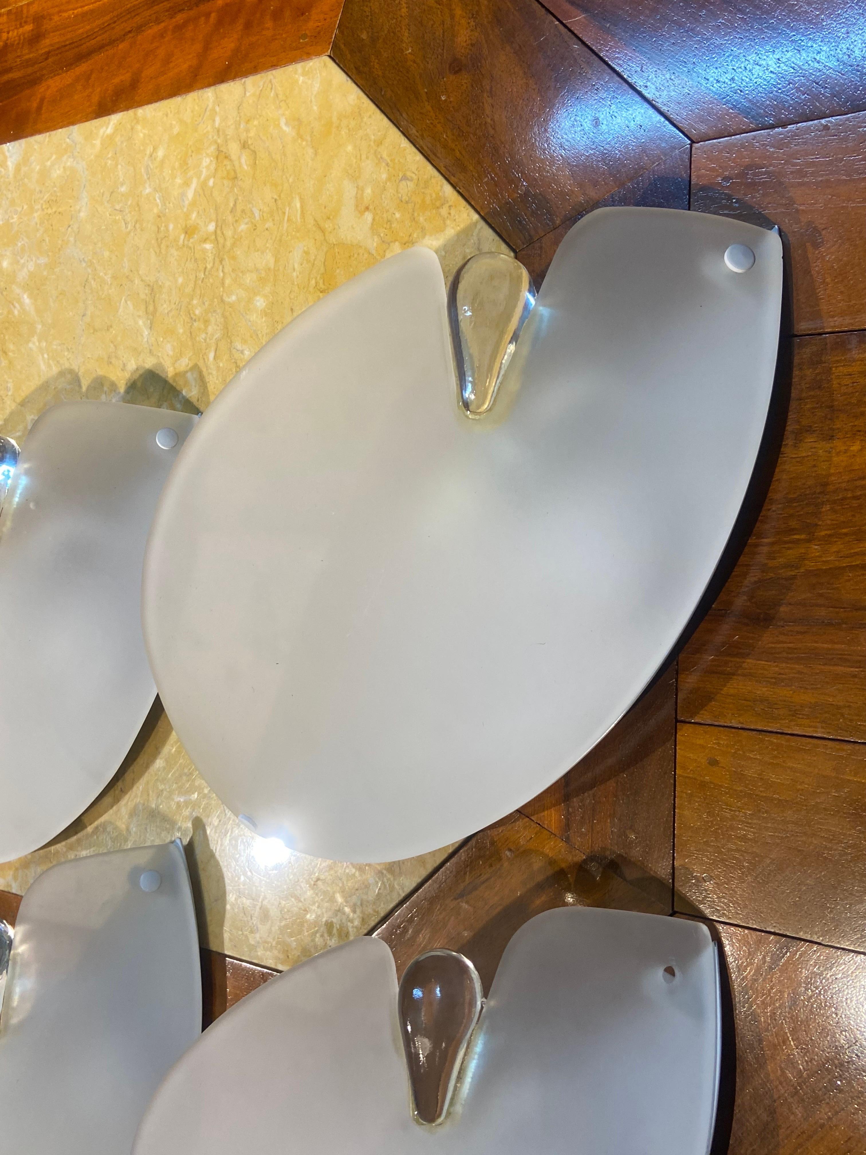 Four Italian Modern Wall Lights Hand Crafted Smoked Murano Glass By AV Mazzega (Appliques italiennes modernes en verre de Murano fumé) Bon état - En vente à Sofia, BG