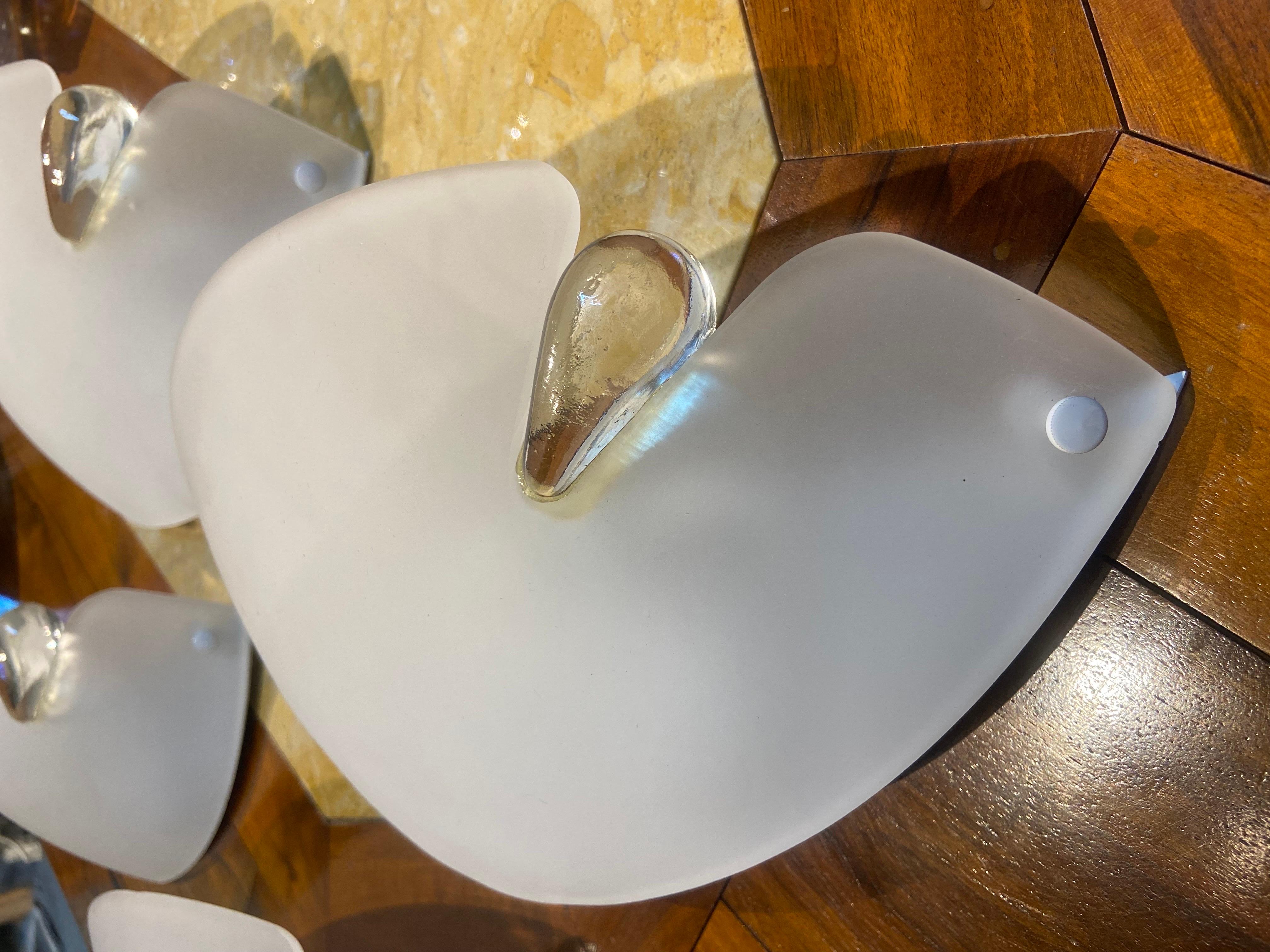 20ième siècle Four Italian Modern Wall Lights Hand Crafted Smoked Murano Glass By AV Mazzega (Appliques italiennes modernes en verre de Murano fumé) en vente