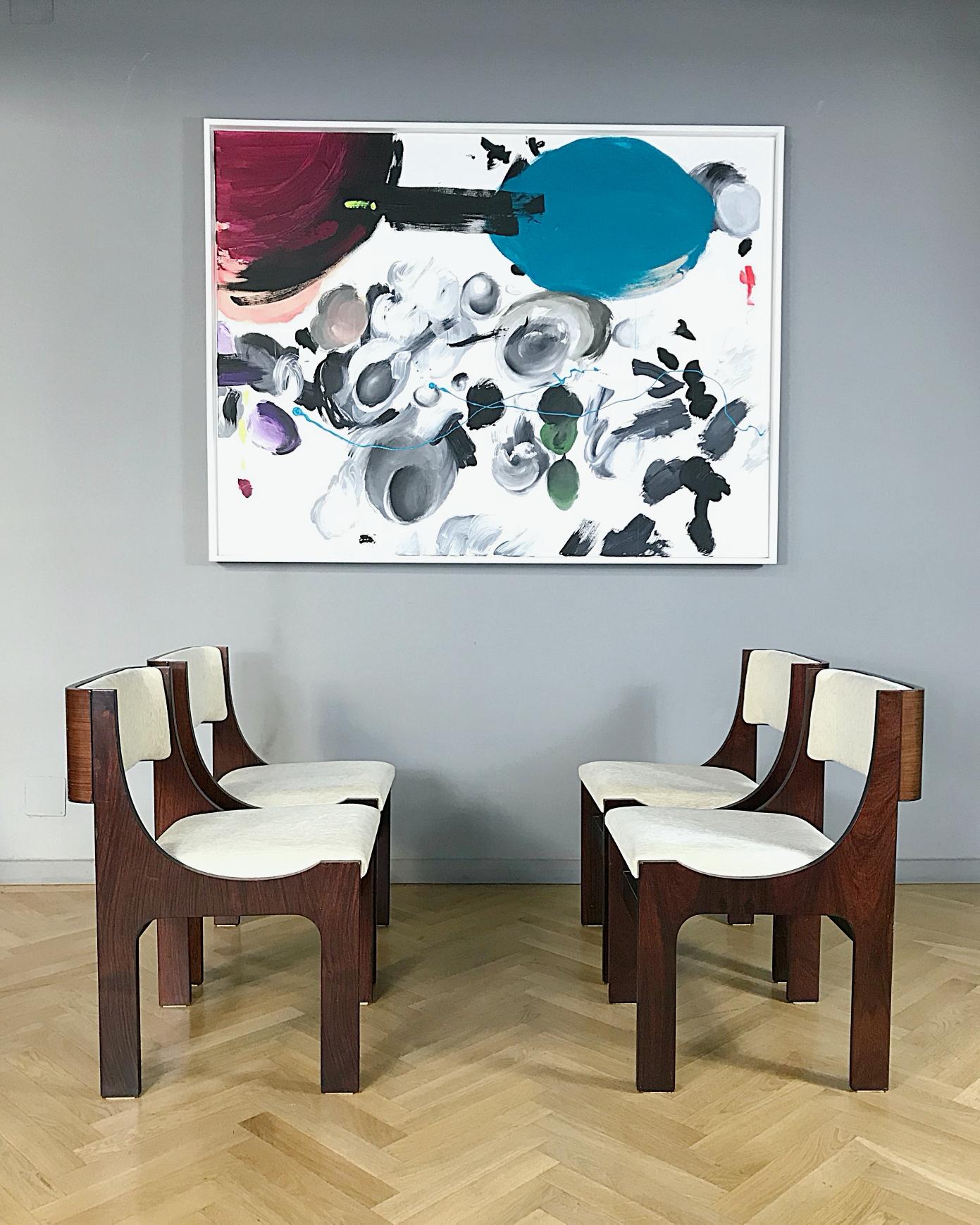 Set of four Postmodern sculptural dining chairs, Italy, 1980s. They feature a laminated walnut construction in a striking combination with ivory fabric seats, wonderful backrests in the manner of Eames lounge chairs, consisting of a thick, vertical