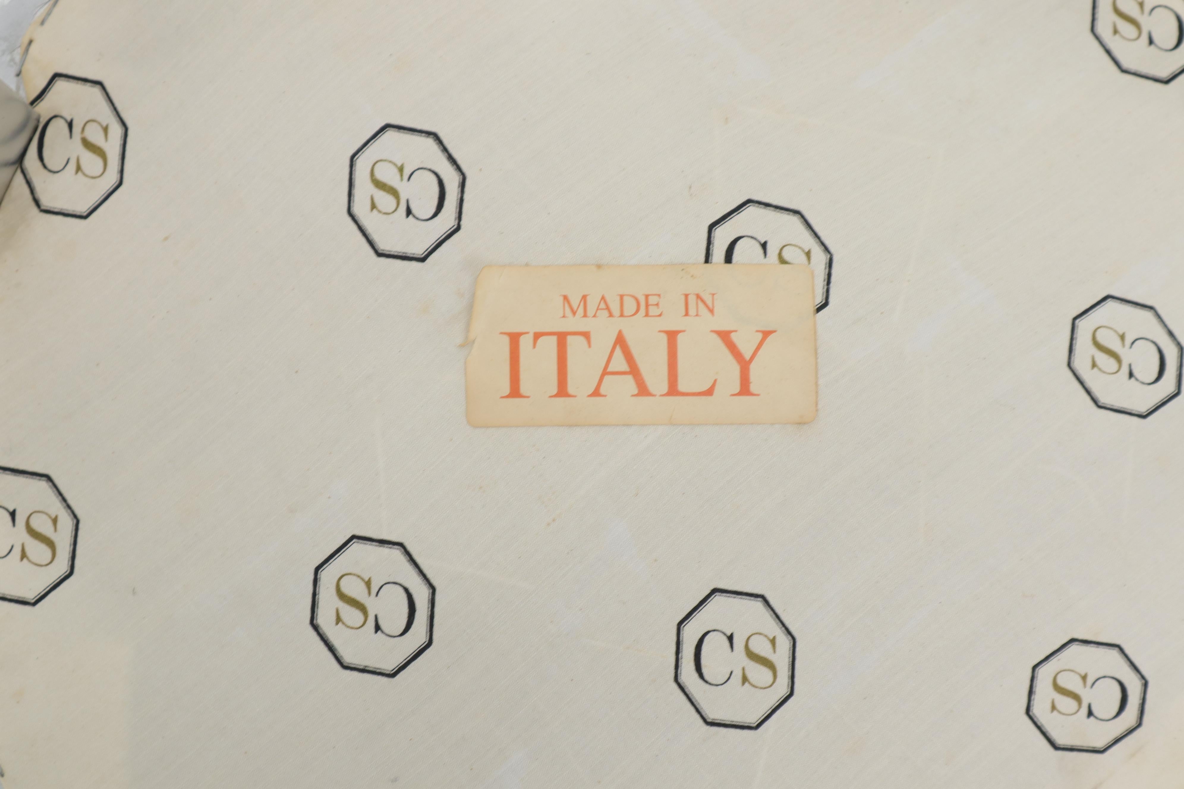 Vier italienische Blatt-Silber verziert geschnitzt Frames gerundet Barrel zurück Form Stuhl (Versilbert) im Angebot