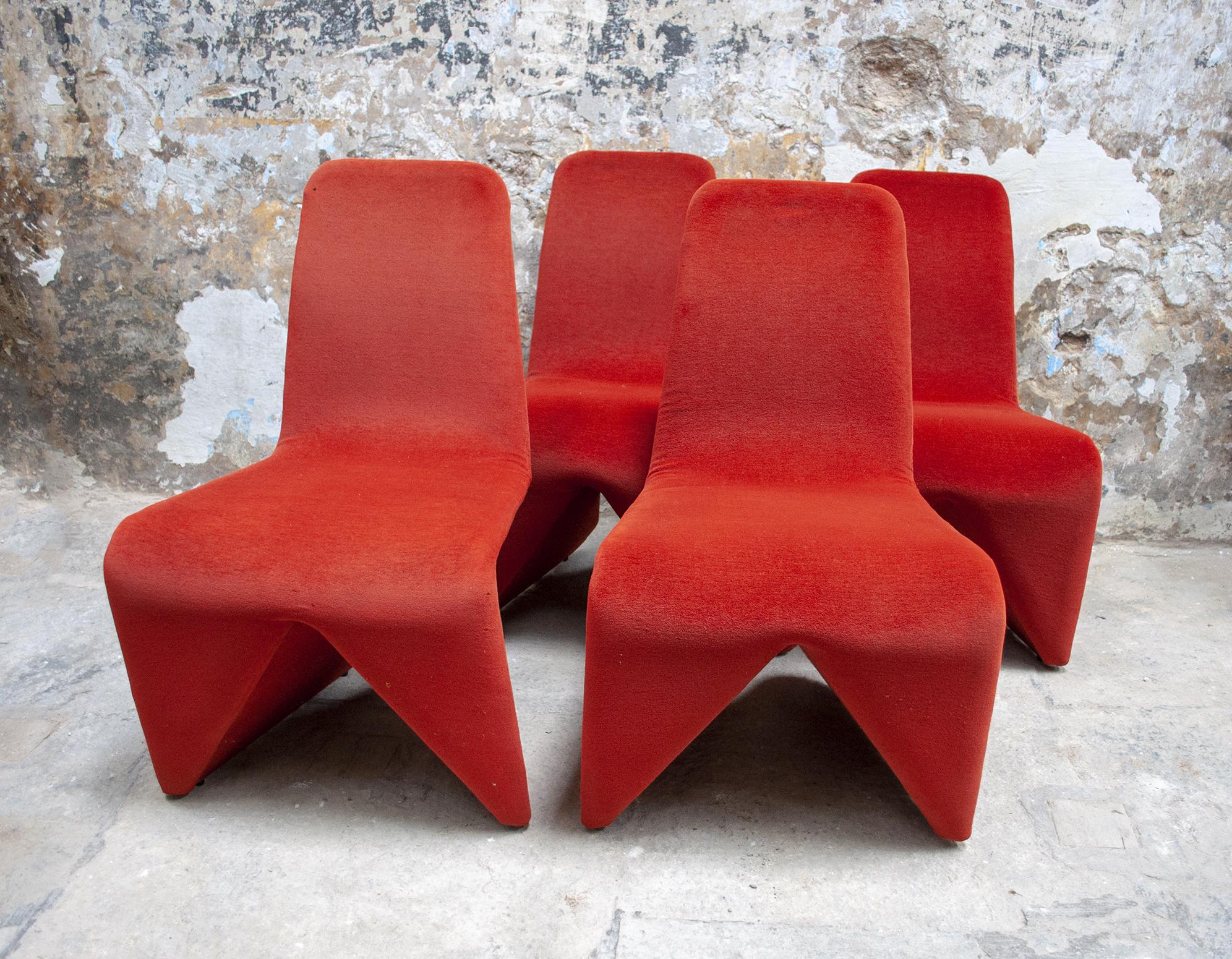 Four chairs with tubular iron lined with velvet and sponge.
Italian production,
1970s.