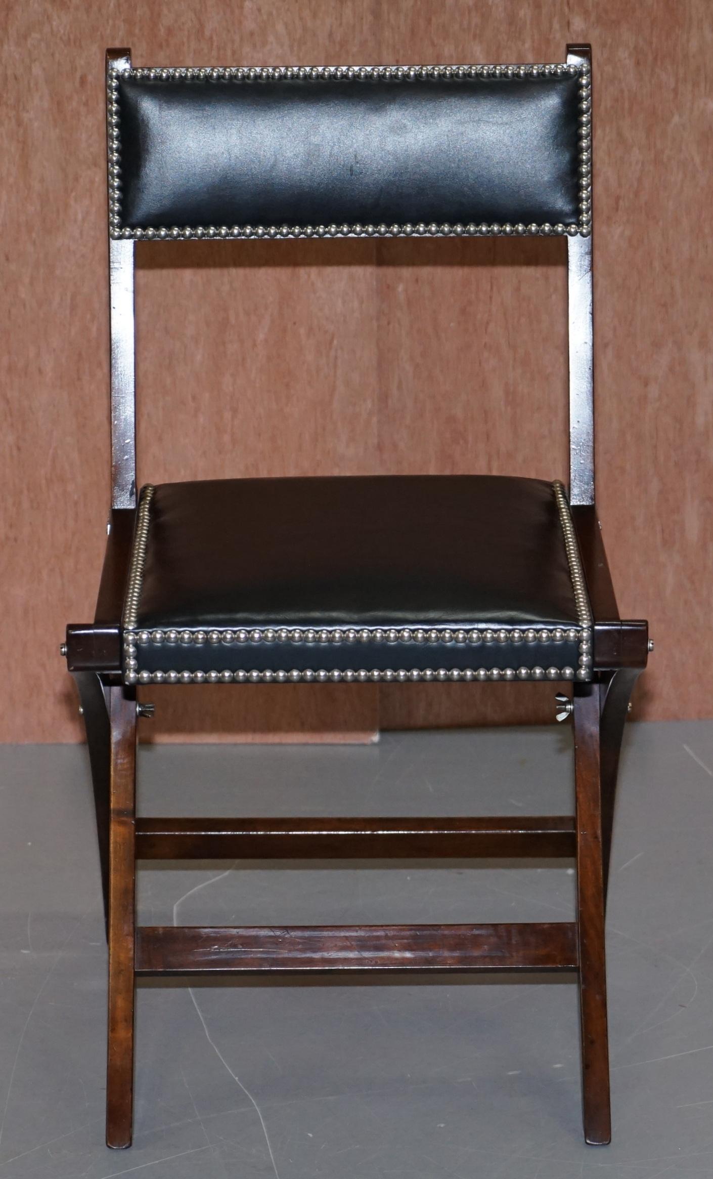 Campagne Quatre chaises de salle à manger en cuir de campagne militaire de Harrods London 4 en vente