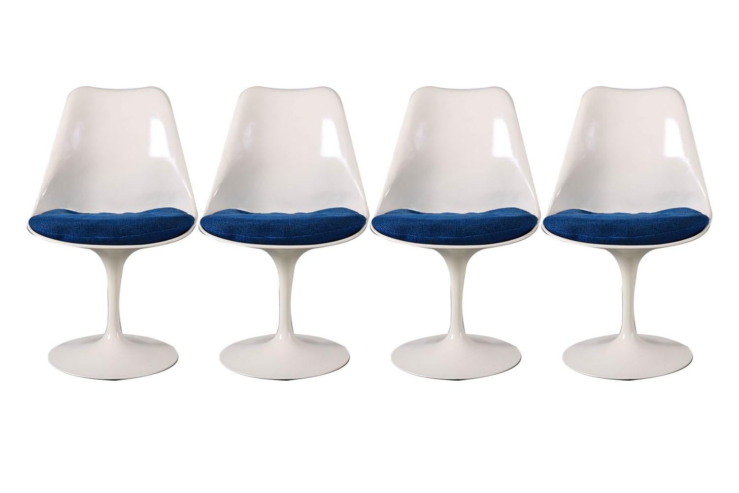 Four Knoll Eero Saarinen Tulip Chairs For Sale