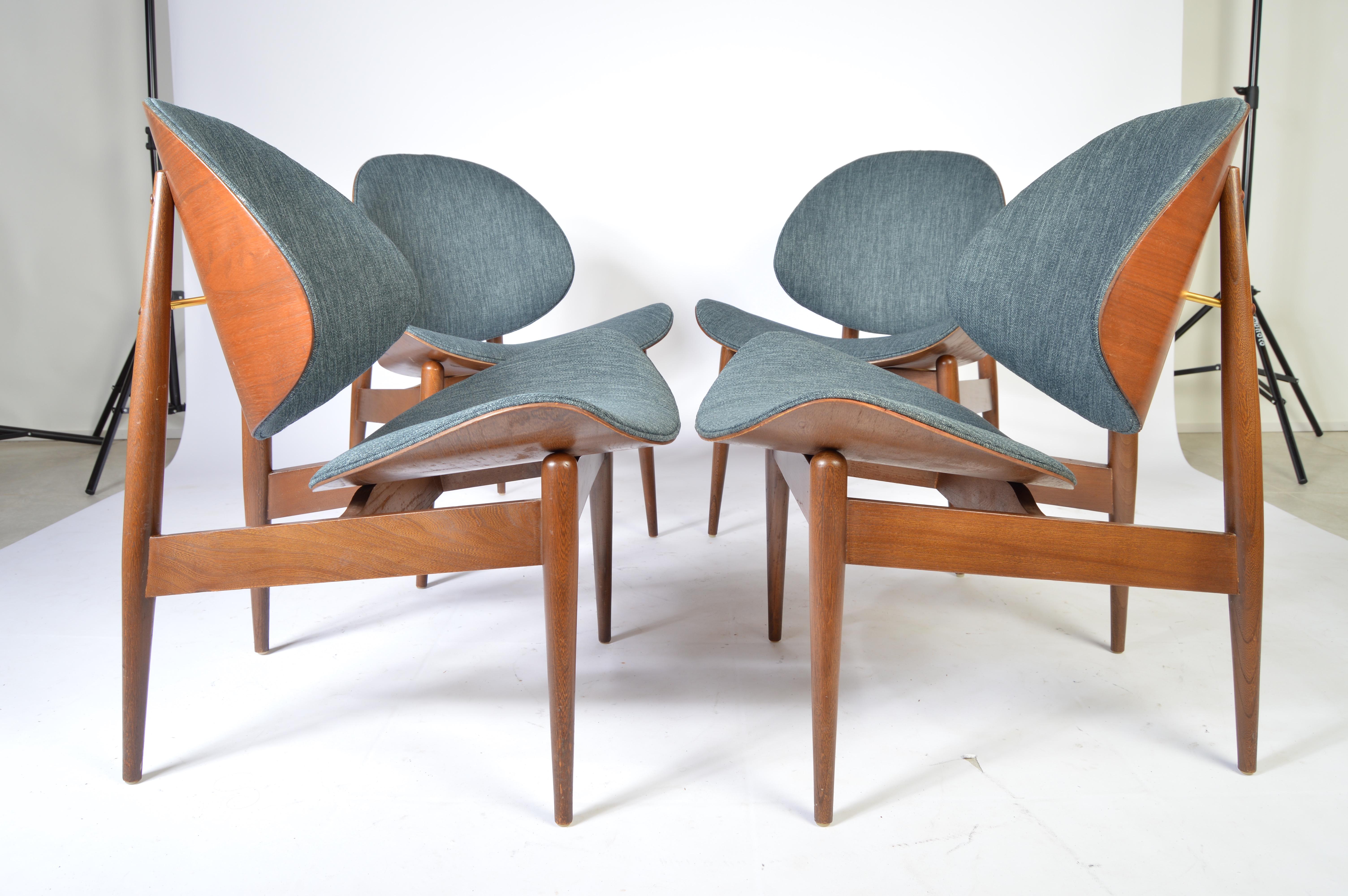 Set of four bentwood clam chairs designed by Seymour James Wiener for Kodawood having mid-blue tweed upholstery.
Newly reupholstered and cushioned having beautifully maintained wood frames,
circa 1960.