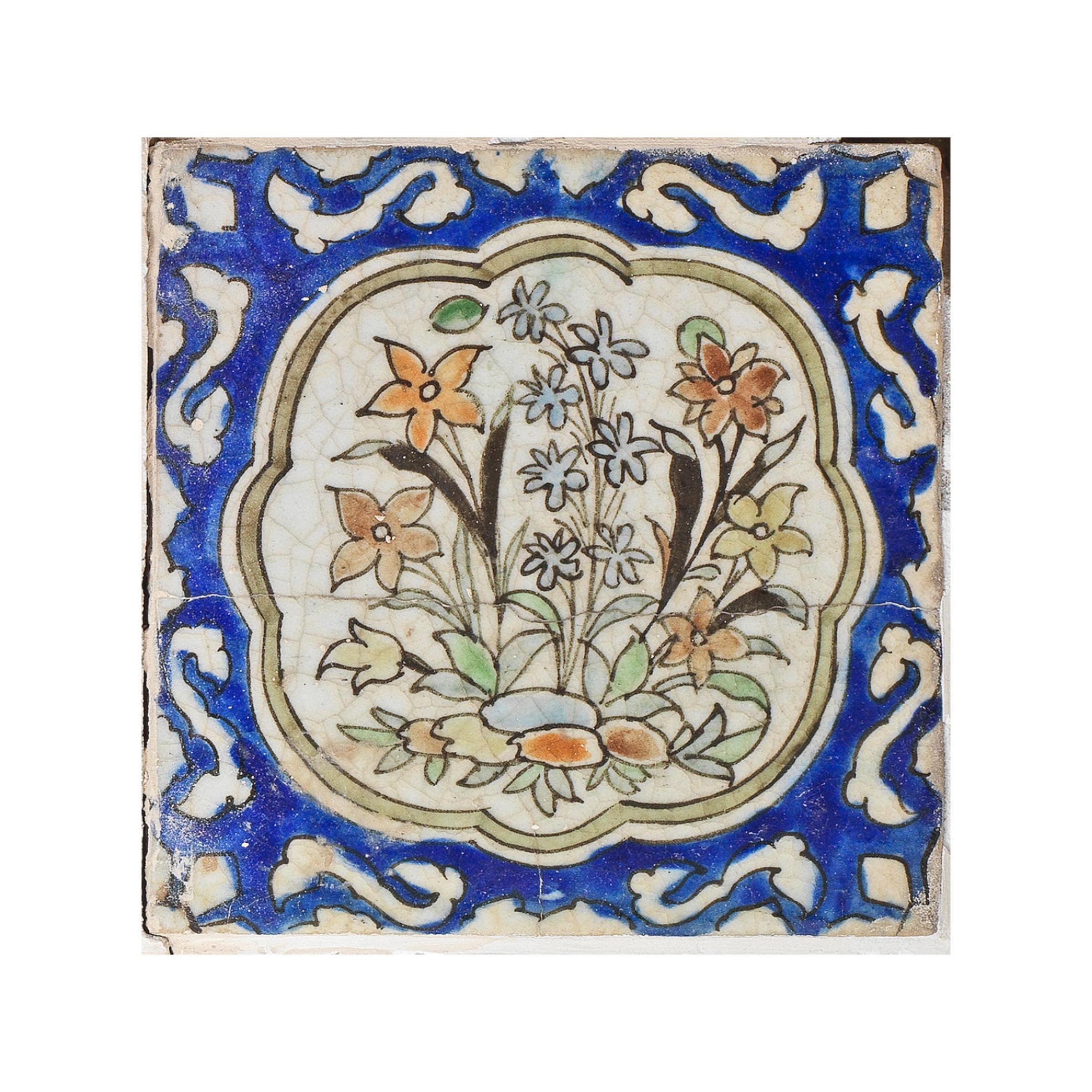 XVIIIe siècle et antérieur Quatre carreaux de poterie Kubachi, XVIIe siècle en vente
