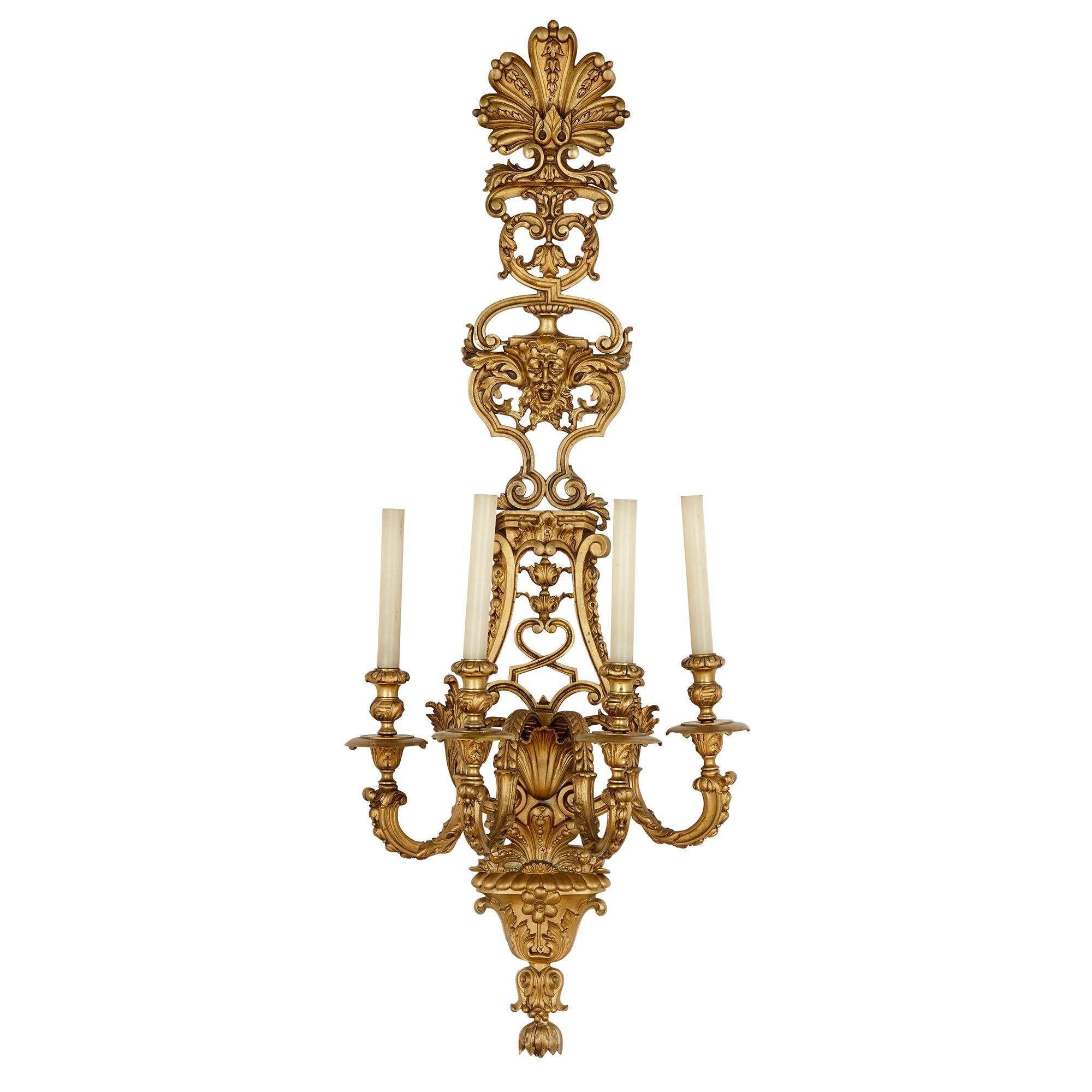 Rococo Quatre grandes appliques de style Louis XV en bronze doré en vente