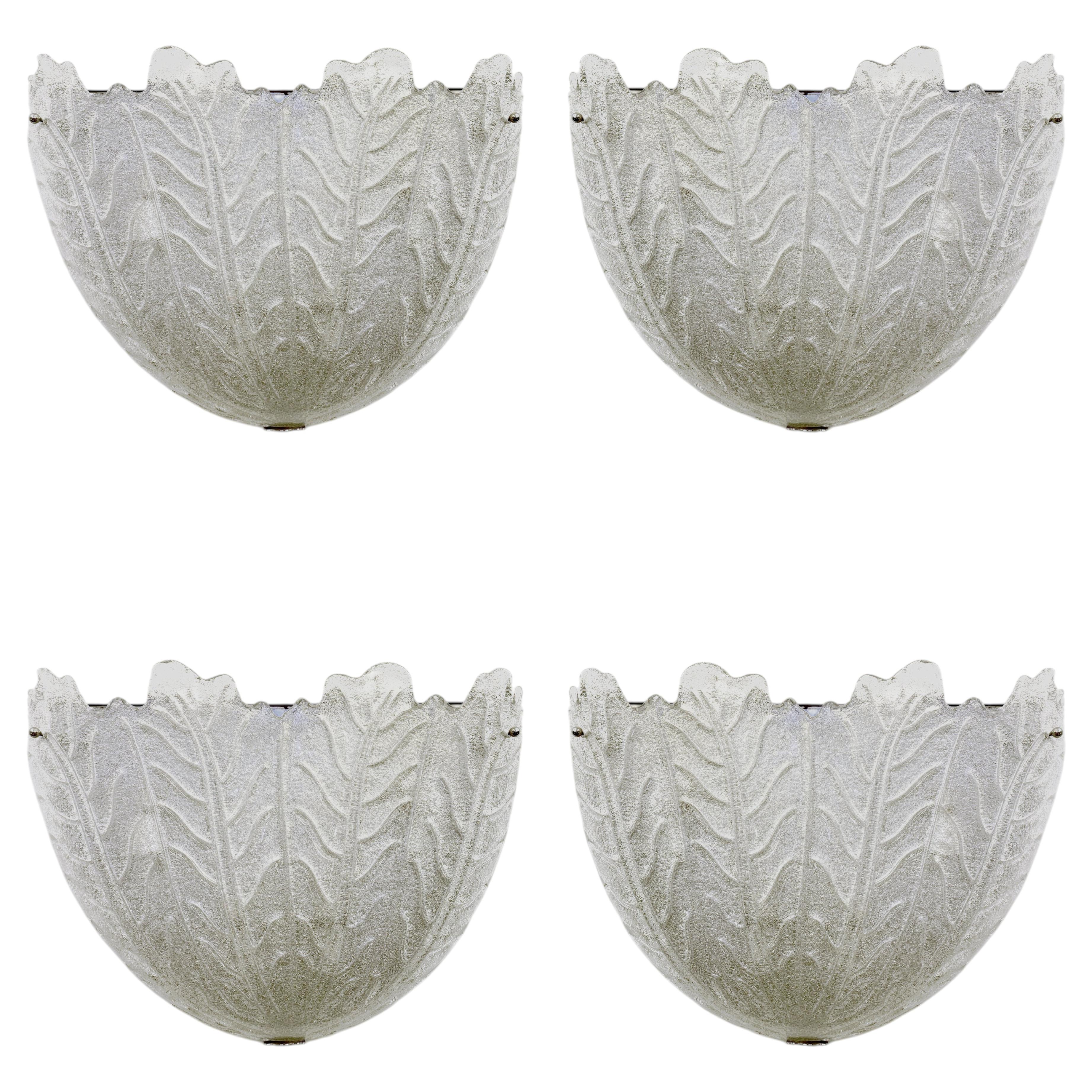 4 apliques de pared grandes de estilo «Mid-Century Modern», de cristal esmerilado de Murano y cromo, Italia en venta