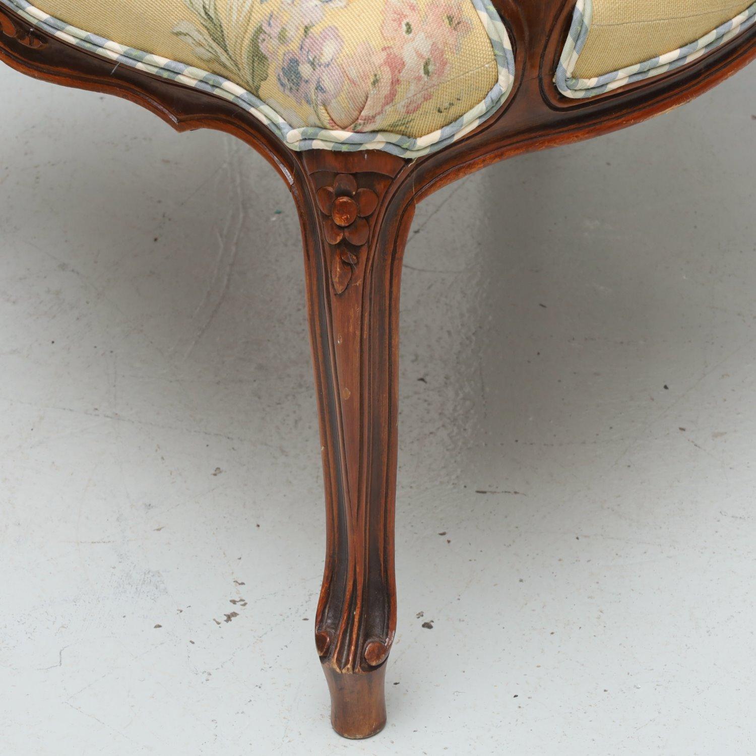 Gepolsterte Sessel im Louis XV-Stil mit Blumenmuster und Gingham-Muster aus dem späten 20. Jahrhundert (amerikanisch) im Angebot