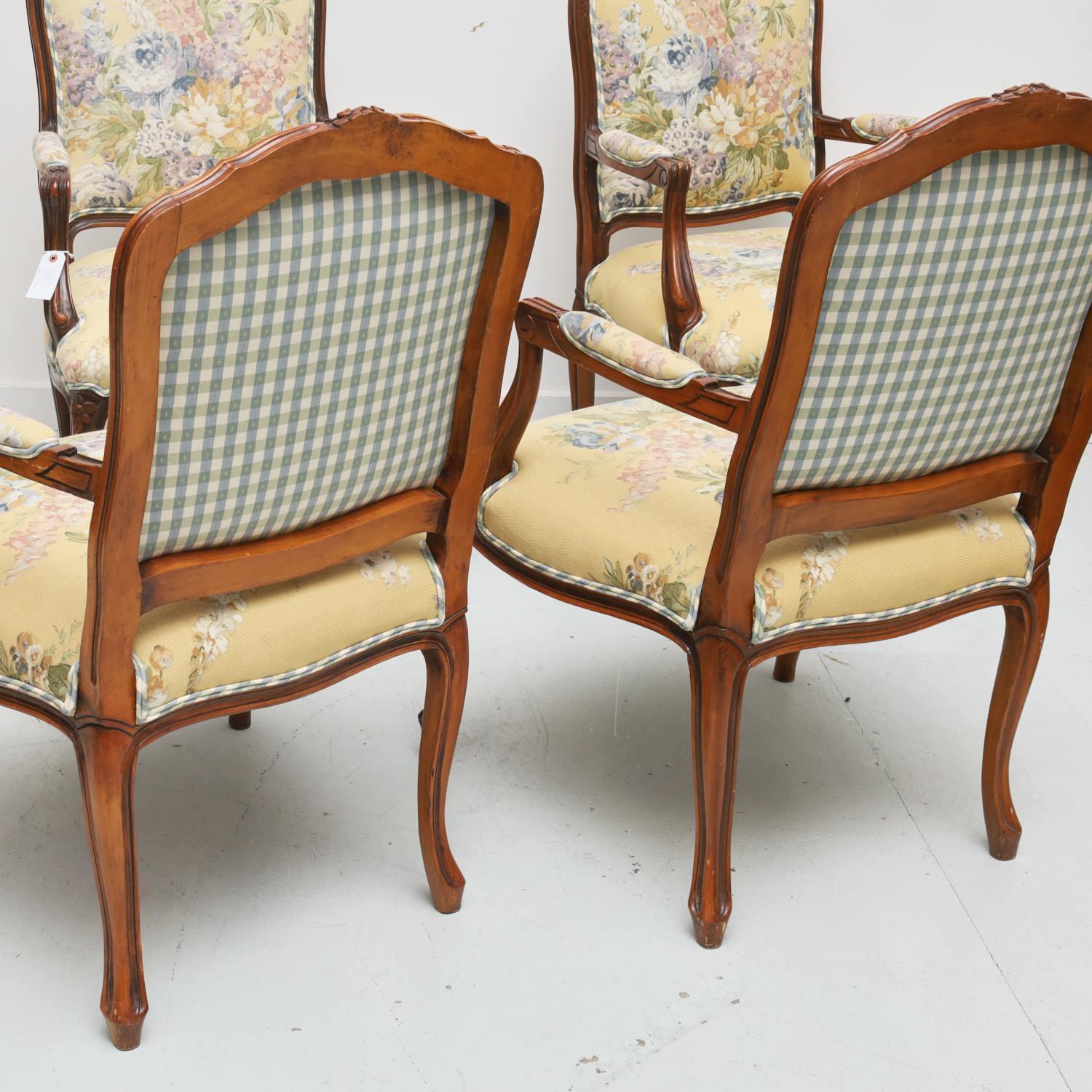 Cuatro sillones de estilo Luis XV tapizados con motivos florales y guinga de finales del siglo XX en Bueno estado para la venta en Morristown, NJ