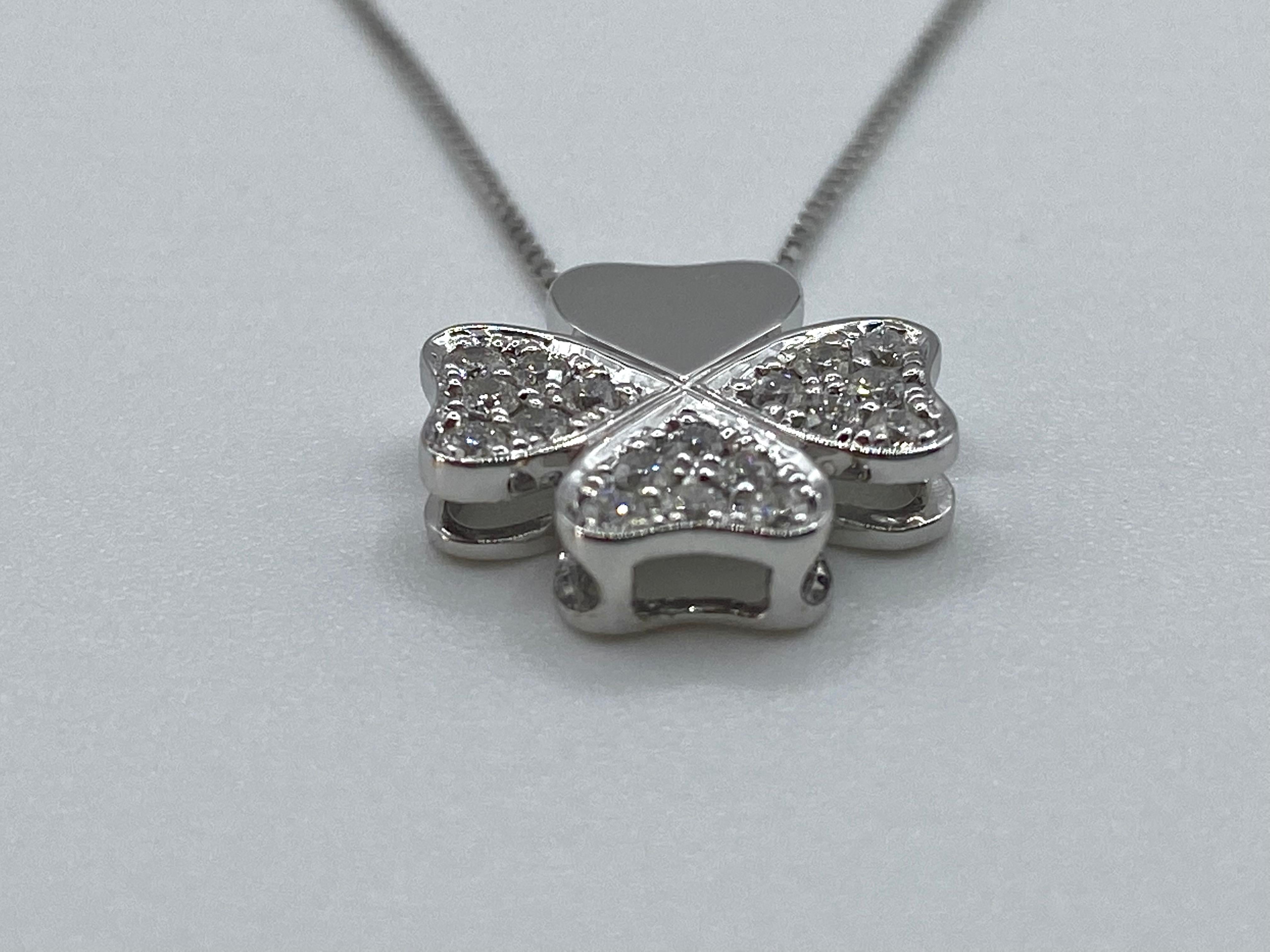 Modern Four Leaf Clover and Necklace in 18 Kt Gold and Brilliant Cut Diamonds For Sale