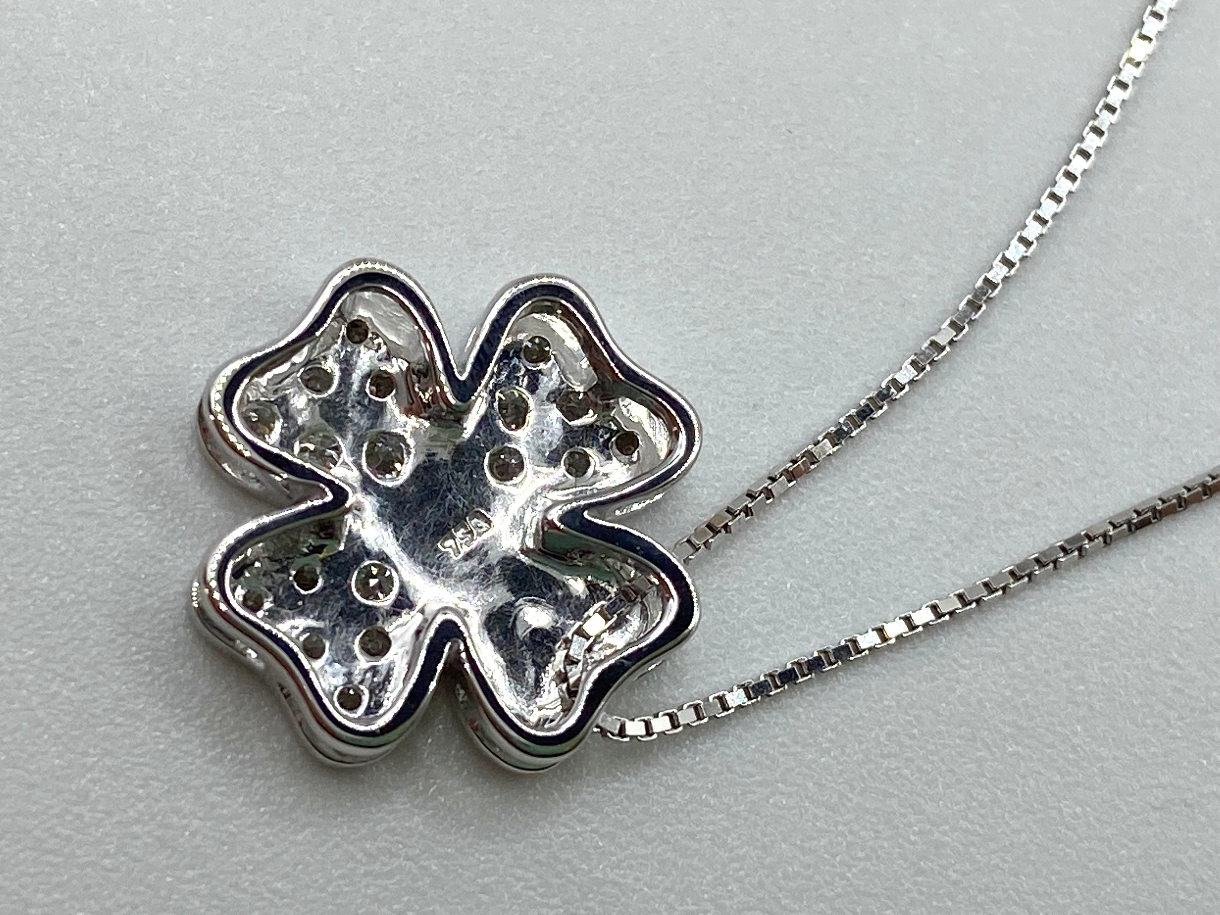 Four Leaf Clover and Necklace in 18 Kt Gold and Brilliant Cut Diamonds In Excellent Condition For Sale In Palermo, IT