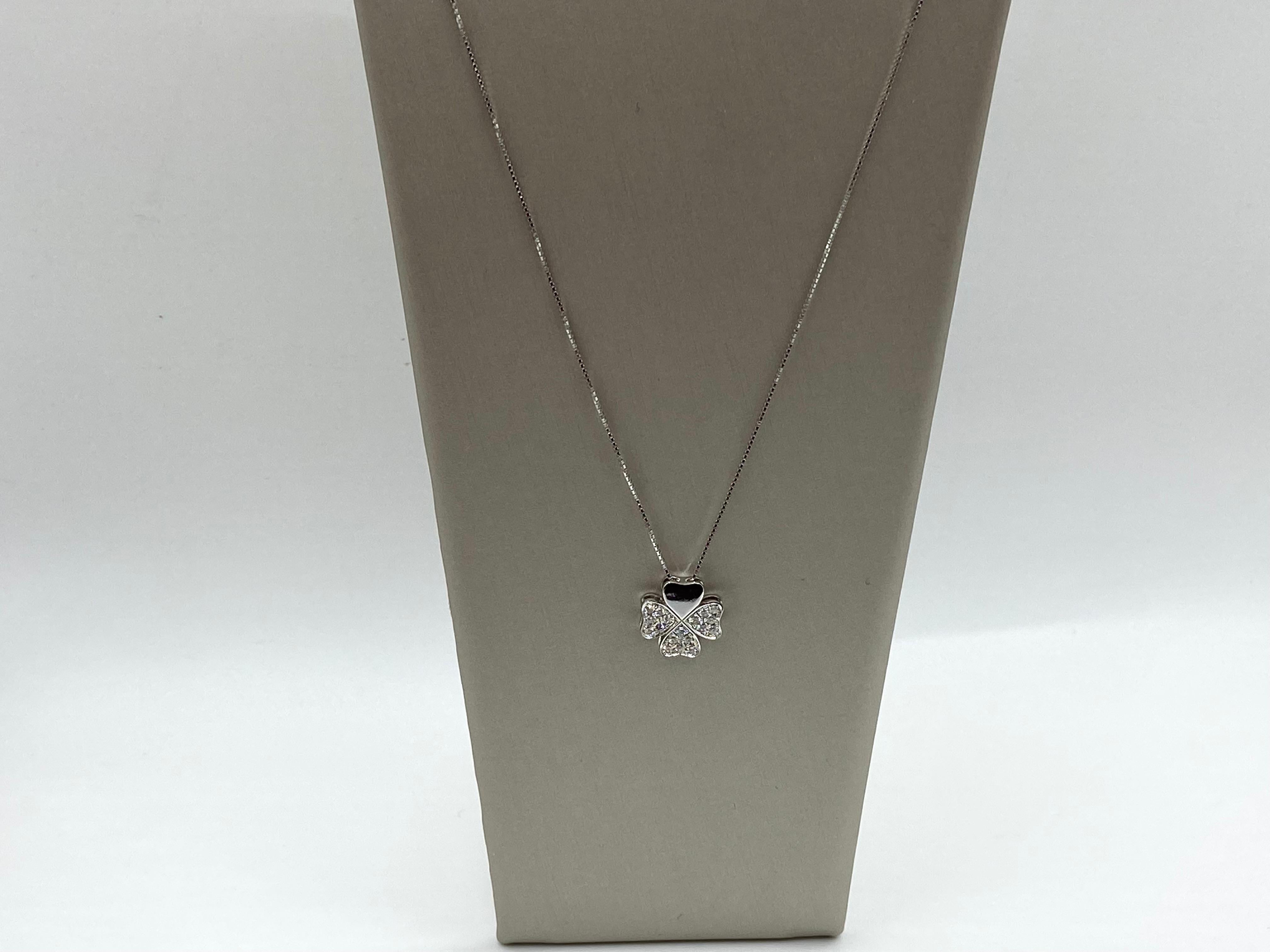 Women's or Men's Four Leaf Clover and Necklace in 18 Kt Gold and Brilliant Cut Diamonds For Sale