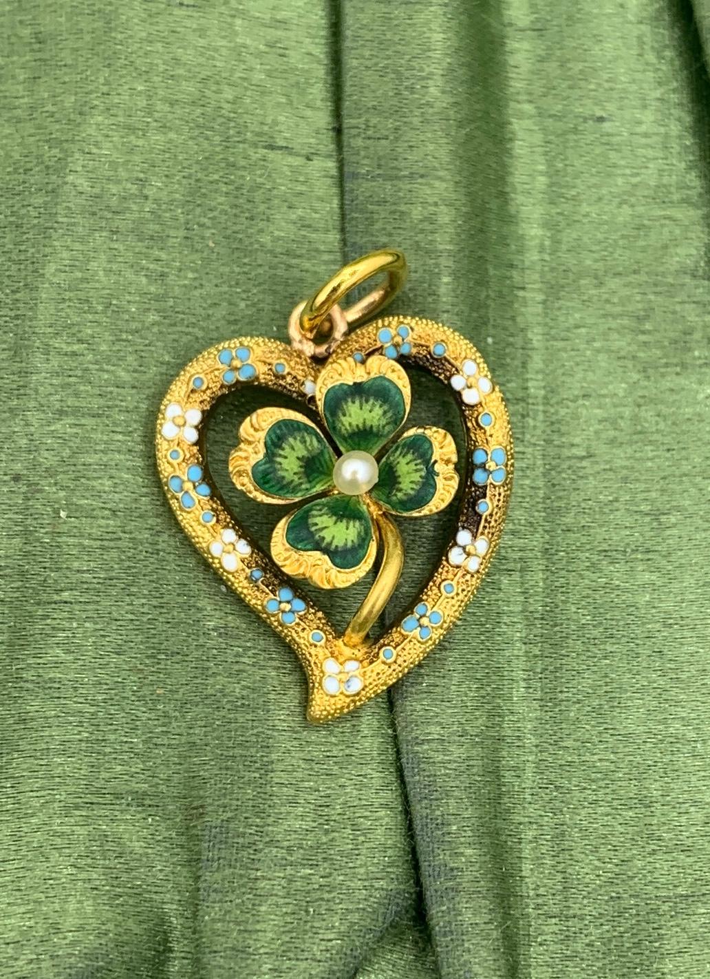 Vier Blatt Kleeblatt Herz Blume Emaille Anhänger Halskette viktorianisch Good Luck 14K im Zustand „Hervorragend“ in New York, NY