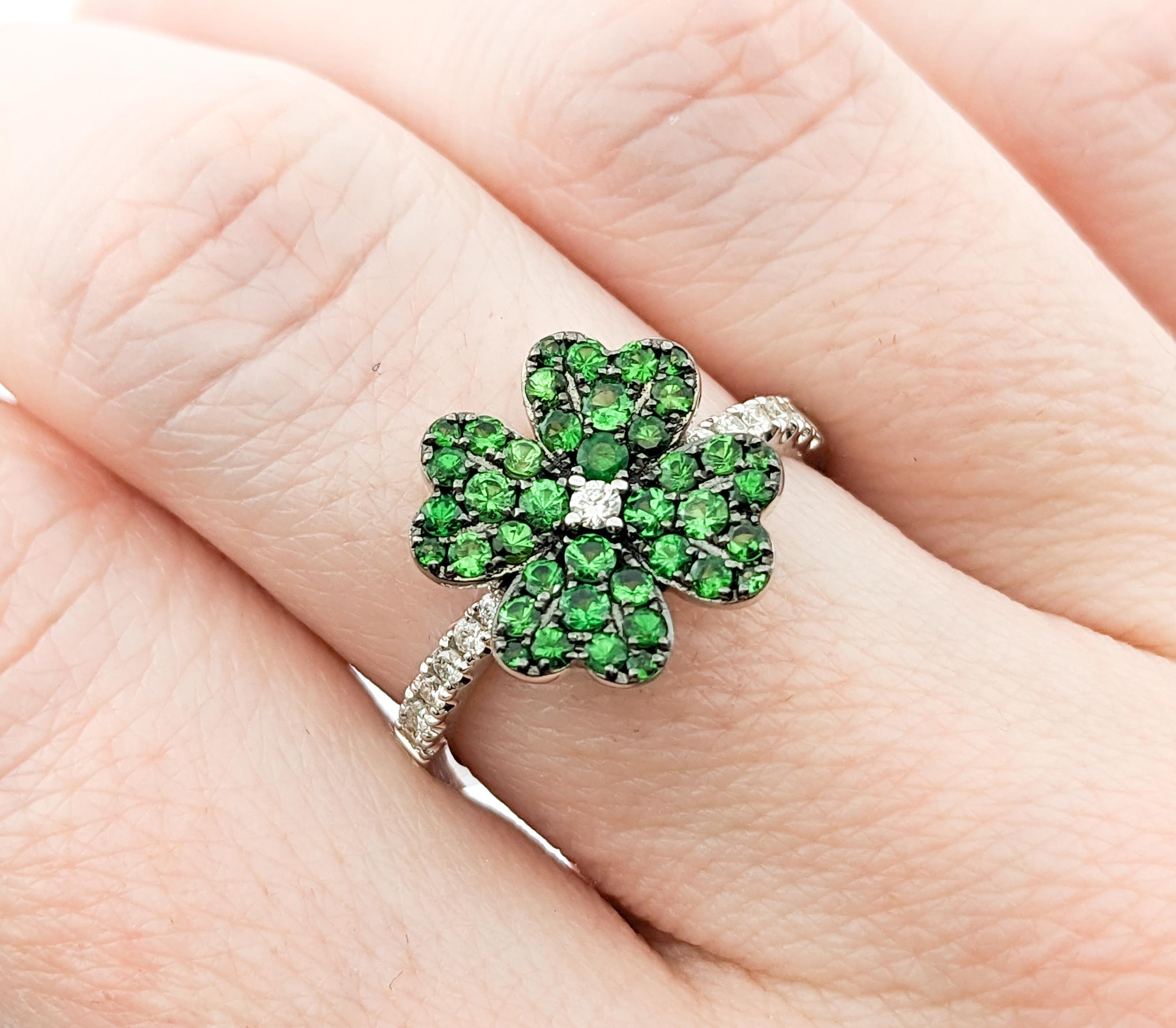 Vierblatt Kleeblatt Shamrock-Ring mit Tsavorit Granaten & Diamanten in 14kt Weiß G 4