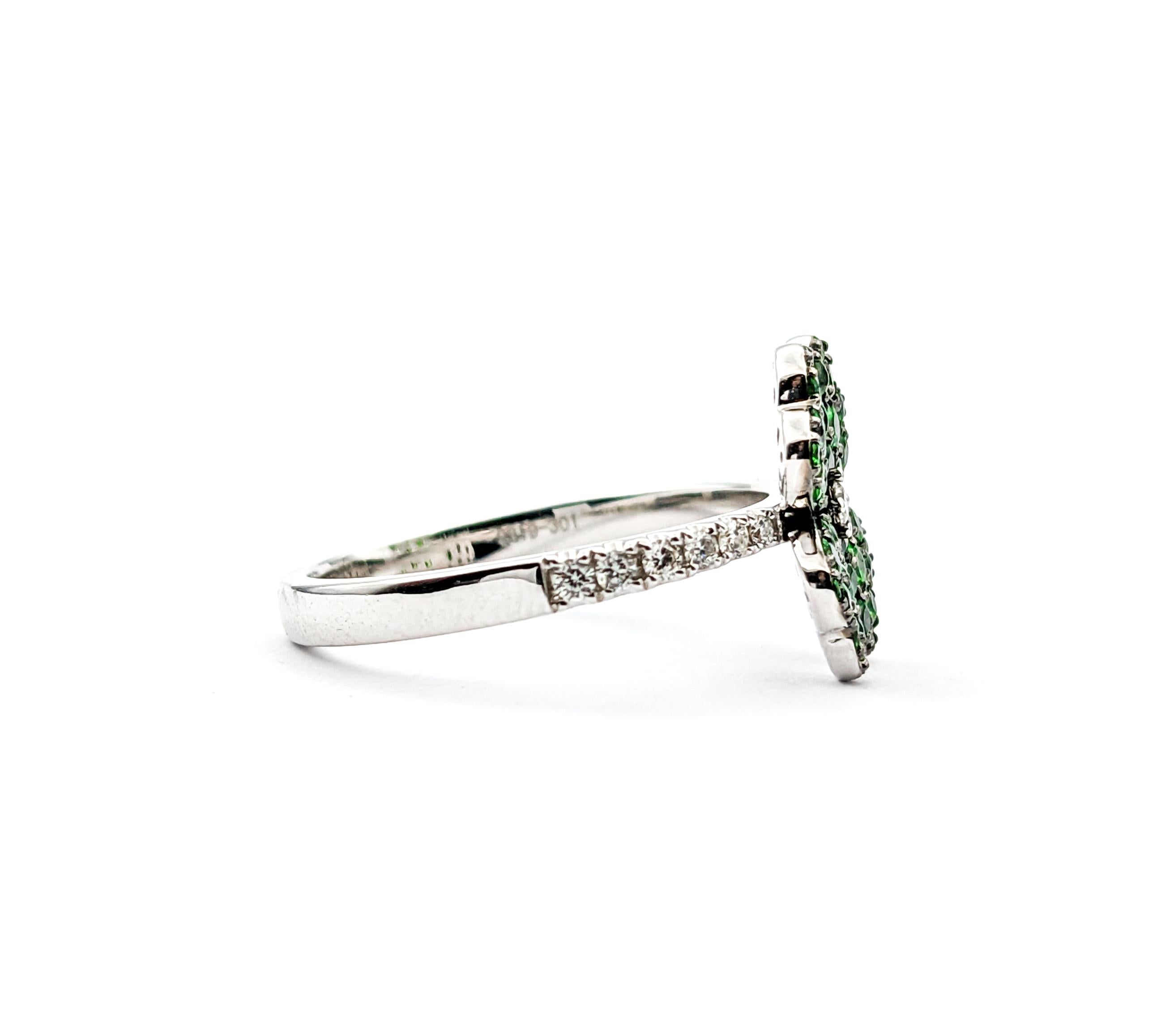 Vierblatt Kleeblatt Shamrock-Ring mit Tsavorit Granaten & Diamanten in 14kt Weiß G im Zustand „Hervorragend“ im Angebot in Bloomington, MN