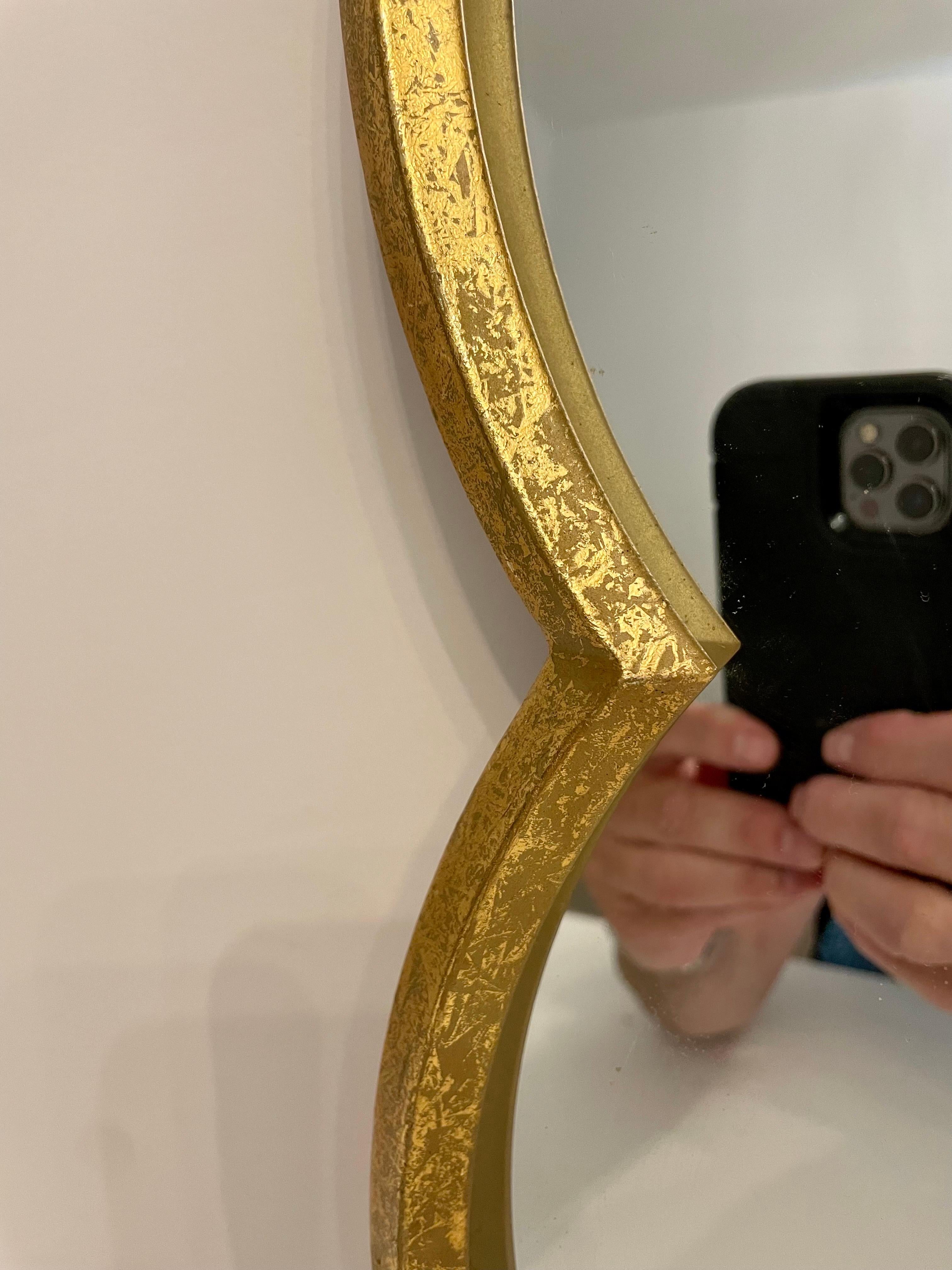 Hollywood Regency Miroir en forme de trèfle à quatre feuilles en fer doré