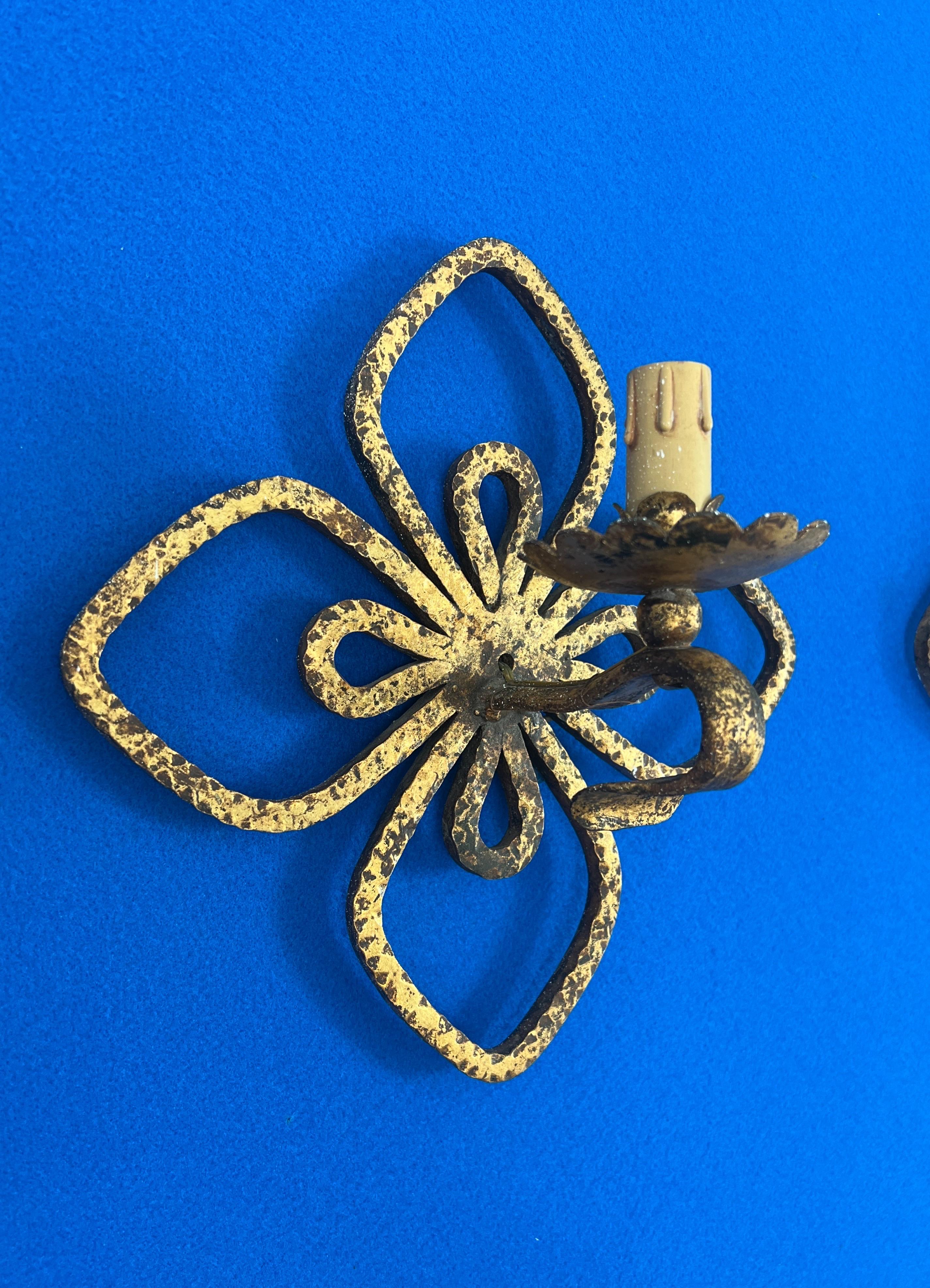 Lámpara de pared Trébol de cuatro hojas de Pier Luigi Colli, años 50, en hierro dorado Moderno de mediados de siglo en venta