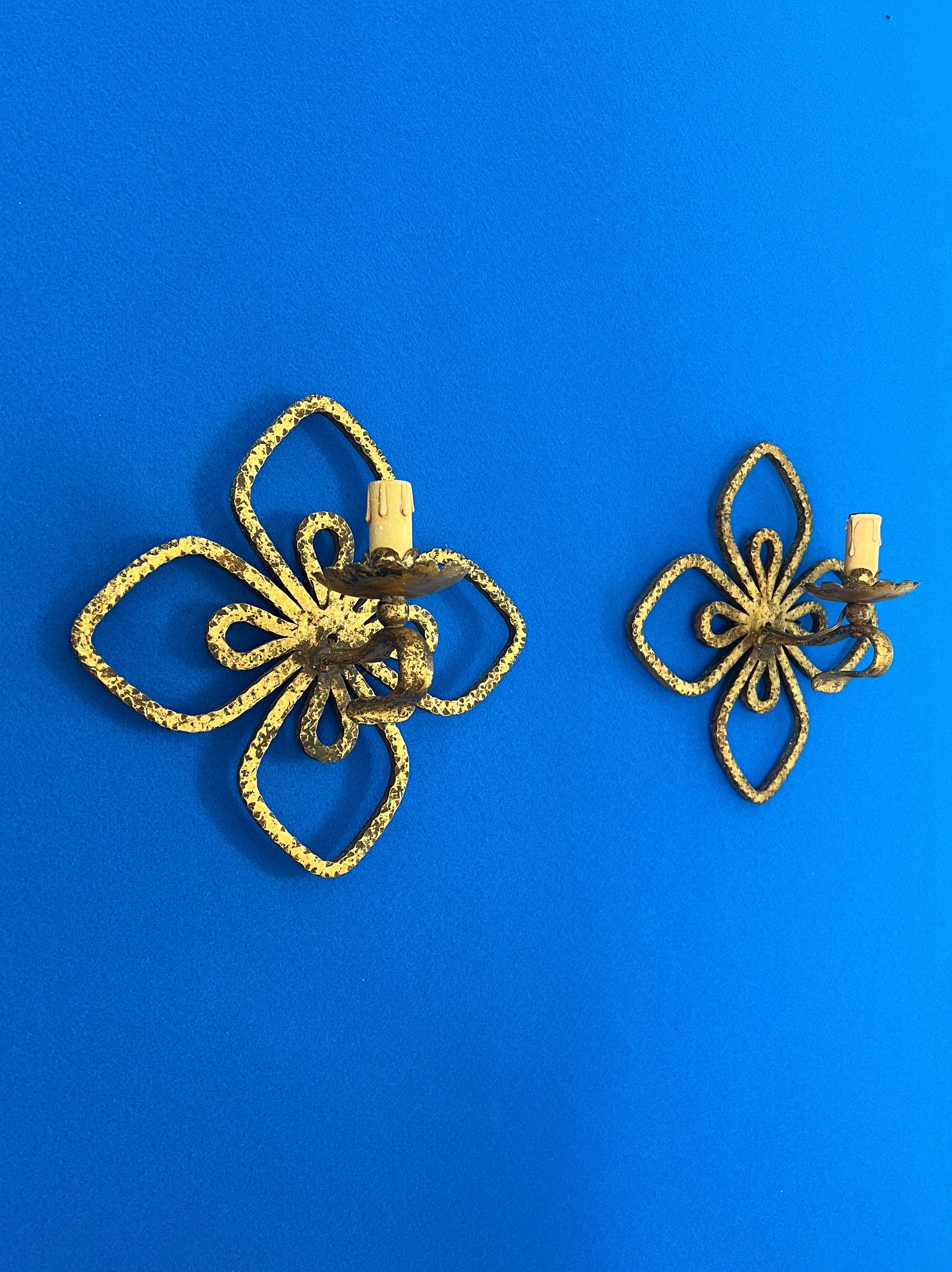 Lámpara de pared Trébol de cuatro hojas de Pier Luigi Colli, años 50, en hierro dorado Italiano en venta