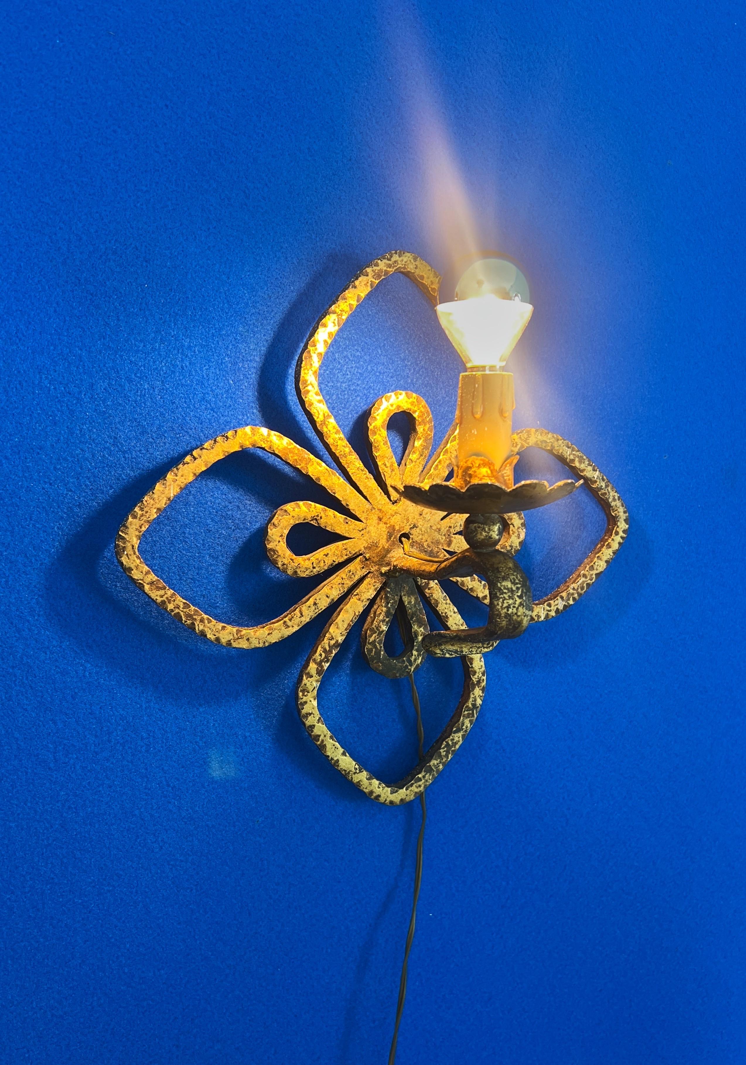 Lámpara de pared Trébol de cuatro hojas de Pier Luigi Colli, años 50, en hierro dorado siglo XX en venta