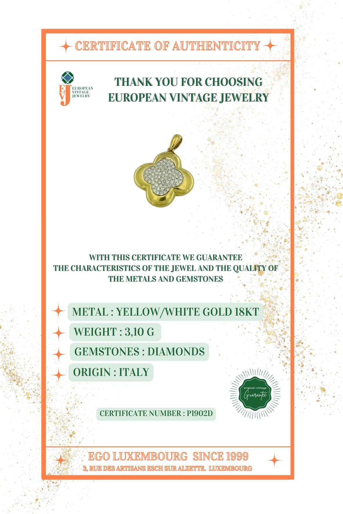 Pendentif trèfle à quatre feuilles en or jaune et blanc avec diamants en vente 1