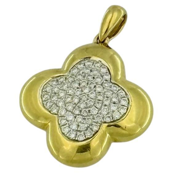 Pendentif trèfle à quatre feuilles en or jaune et blanc avec diamants