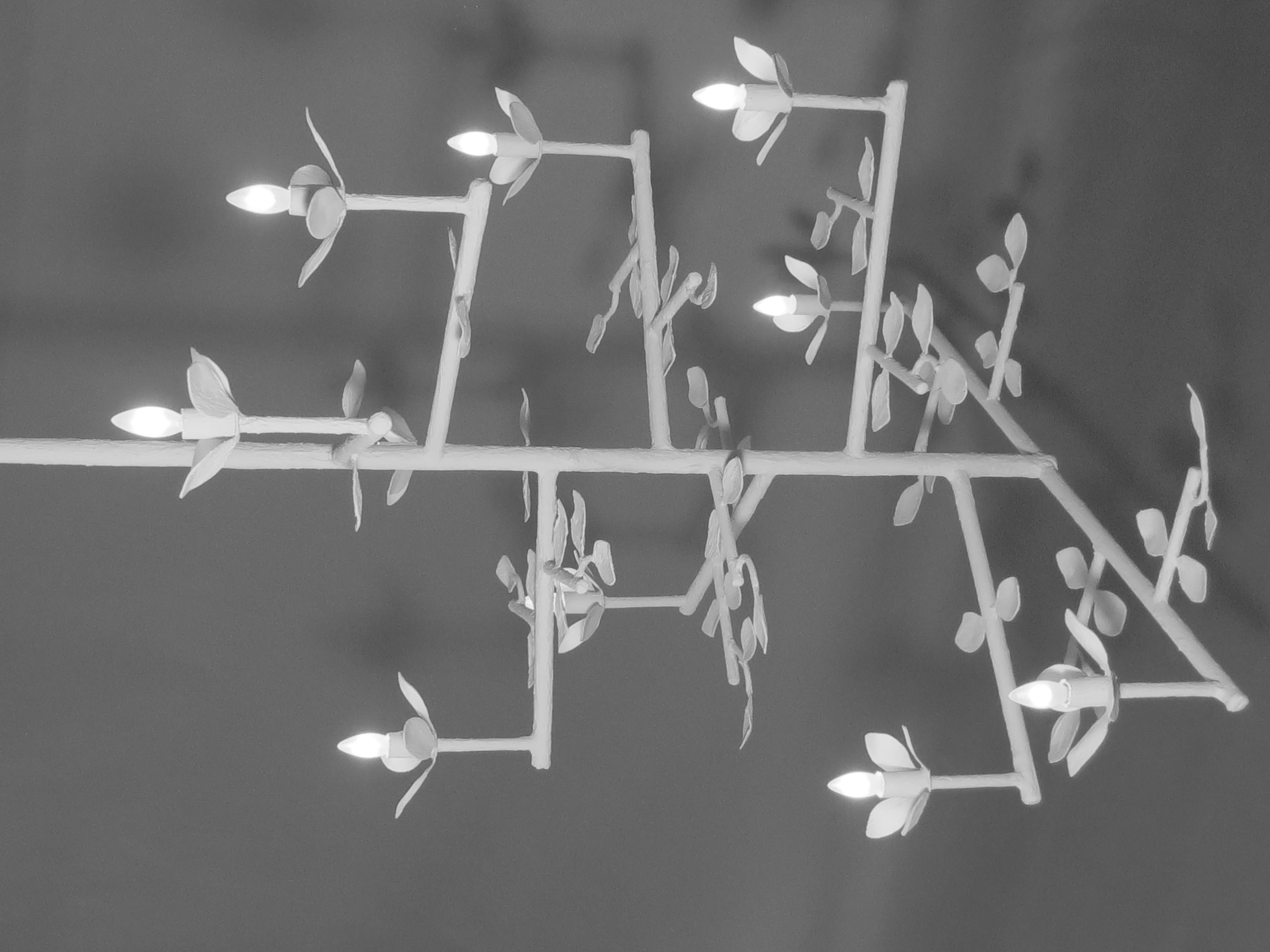 Cluster-Kronleuchter aus Gips mit vier Blättern im Angebot 1