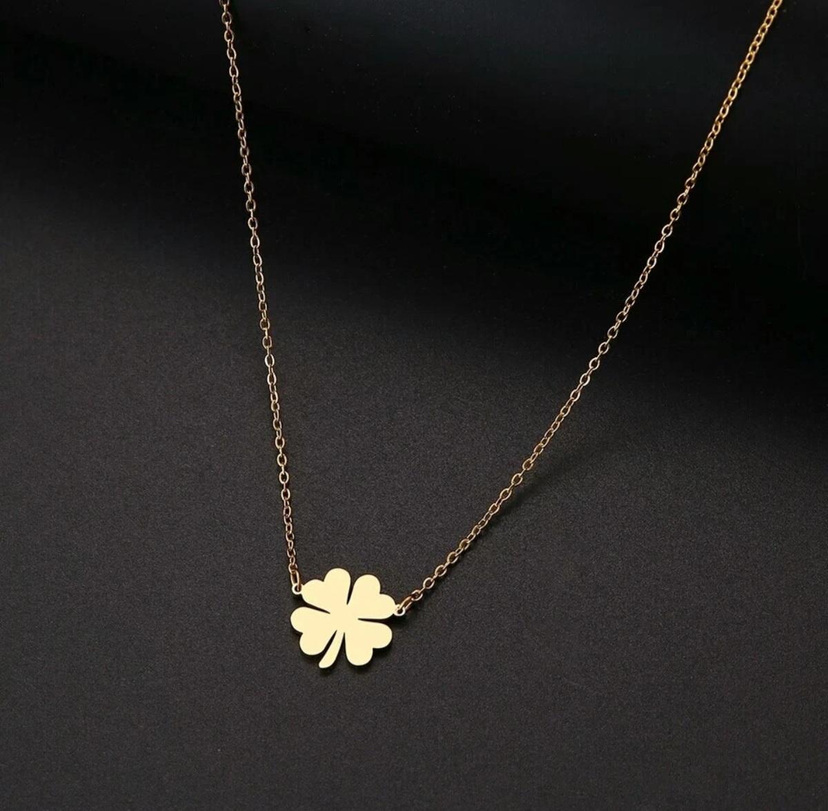 Women's or Men's Four Leaf Flower Pendant Necklace 925 Sterling Silver Valentines Women Fashion. For Sale