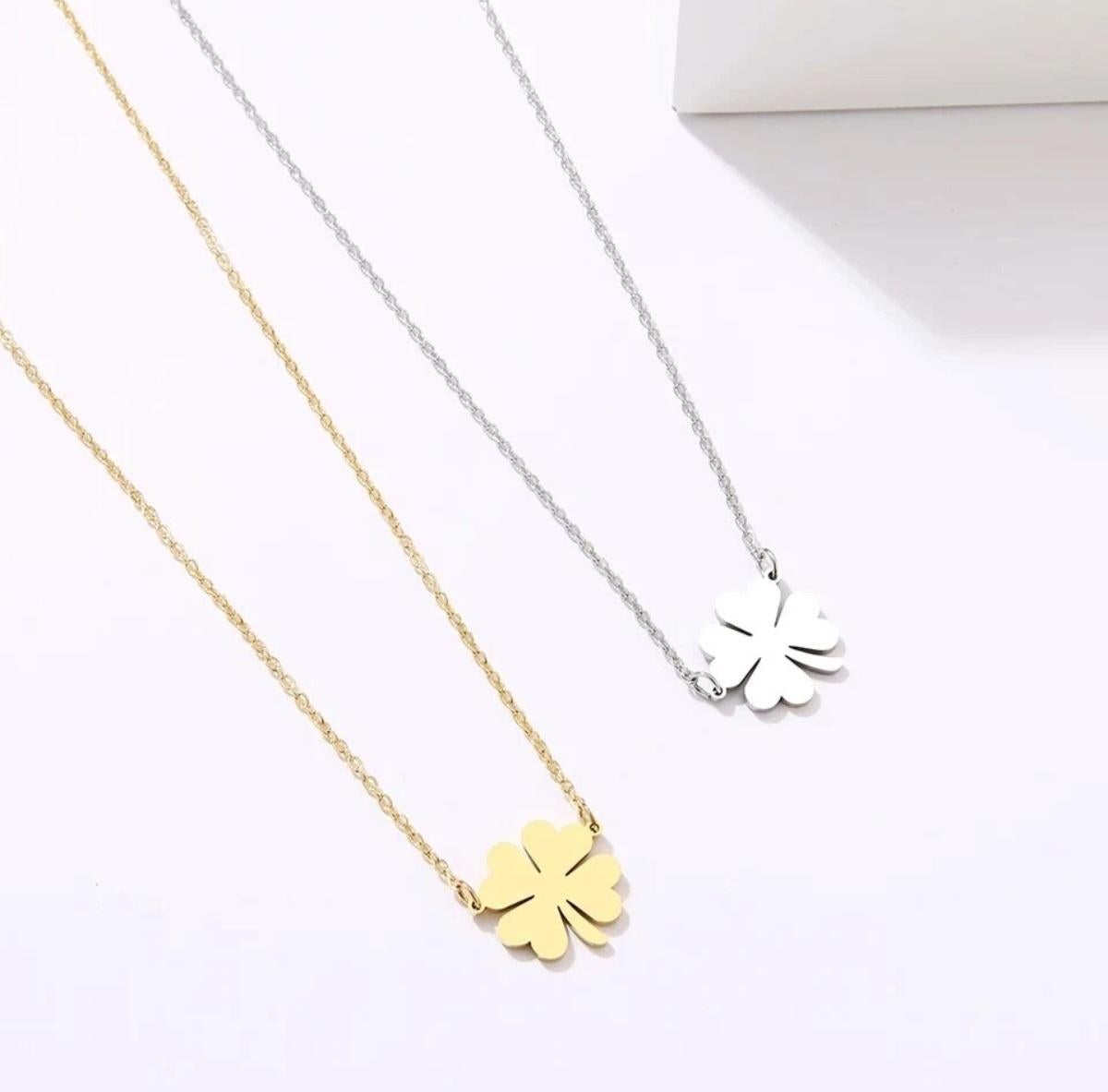 Four Leaf Flower Pendant Necklace 925 Sterling Silver Valentines Women Fashion. For Sale 2