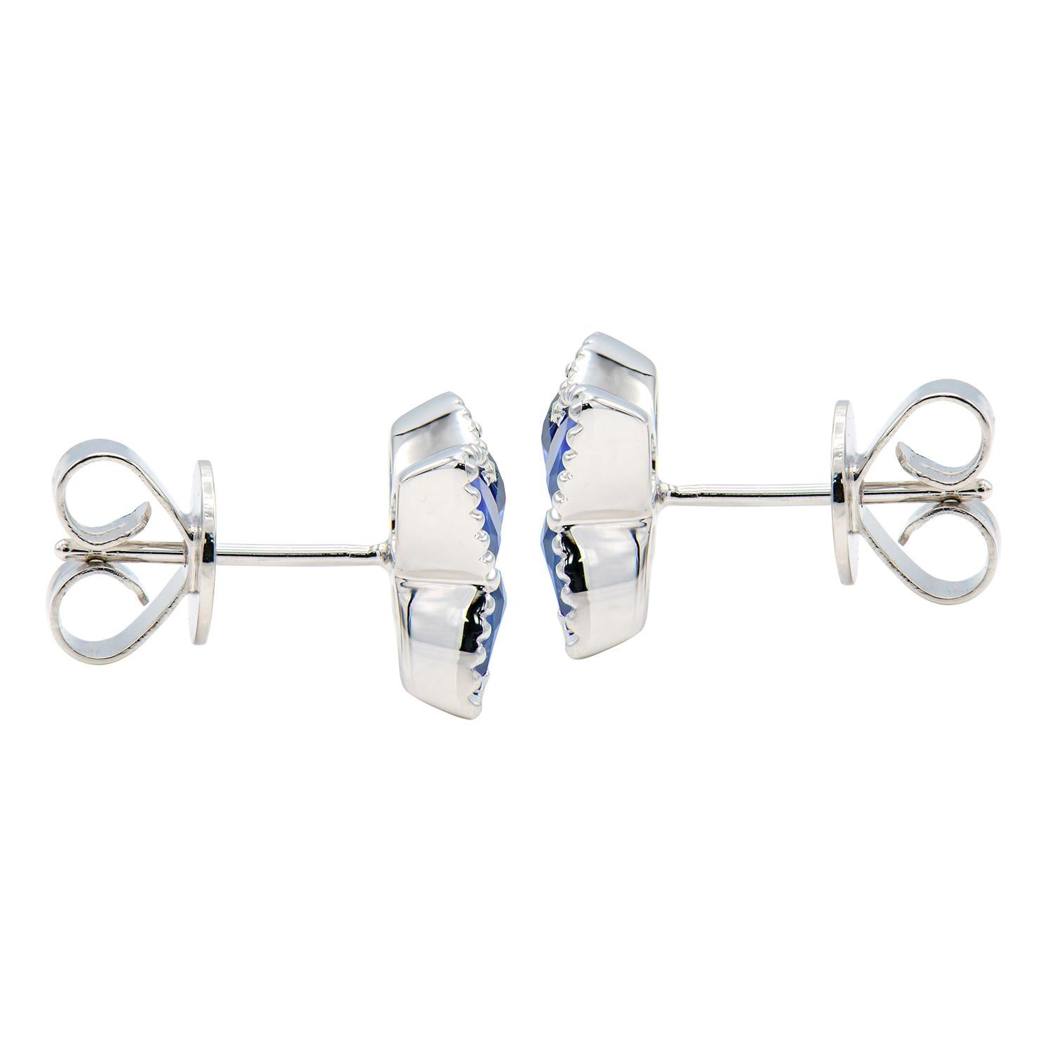 Contemporary Four Leaf Flower Shaped Sapphire Earrings For Sale