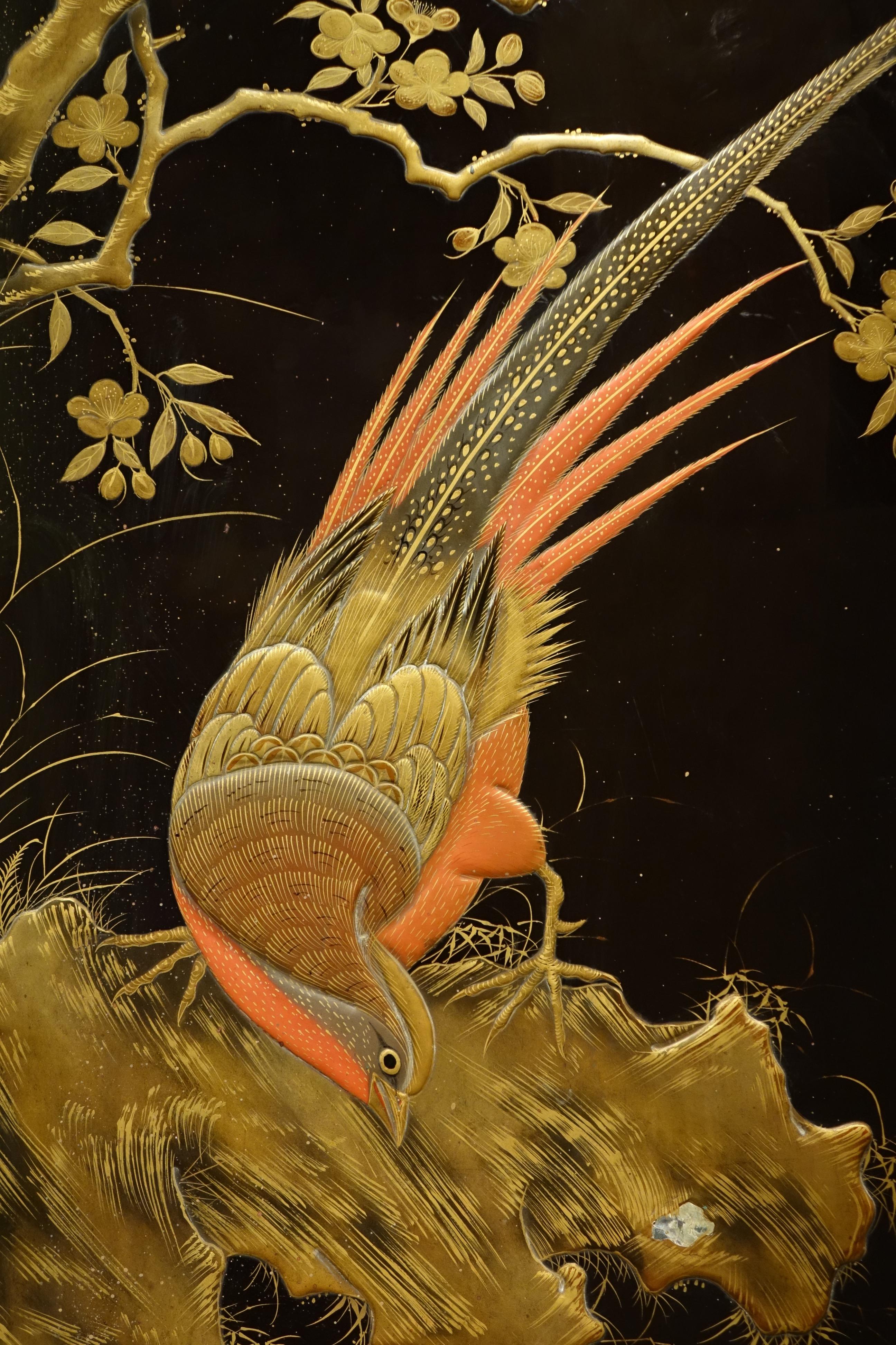 Four leaf screen in lacquer from Japan, circa 1900, Meiji period.
Screen with four leaves in lacquer of Japan, with animal decoration, representing different birds (ducks, cranes, kingfishers) in their natural element, watched by an eagle perched on
