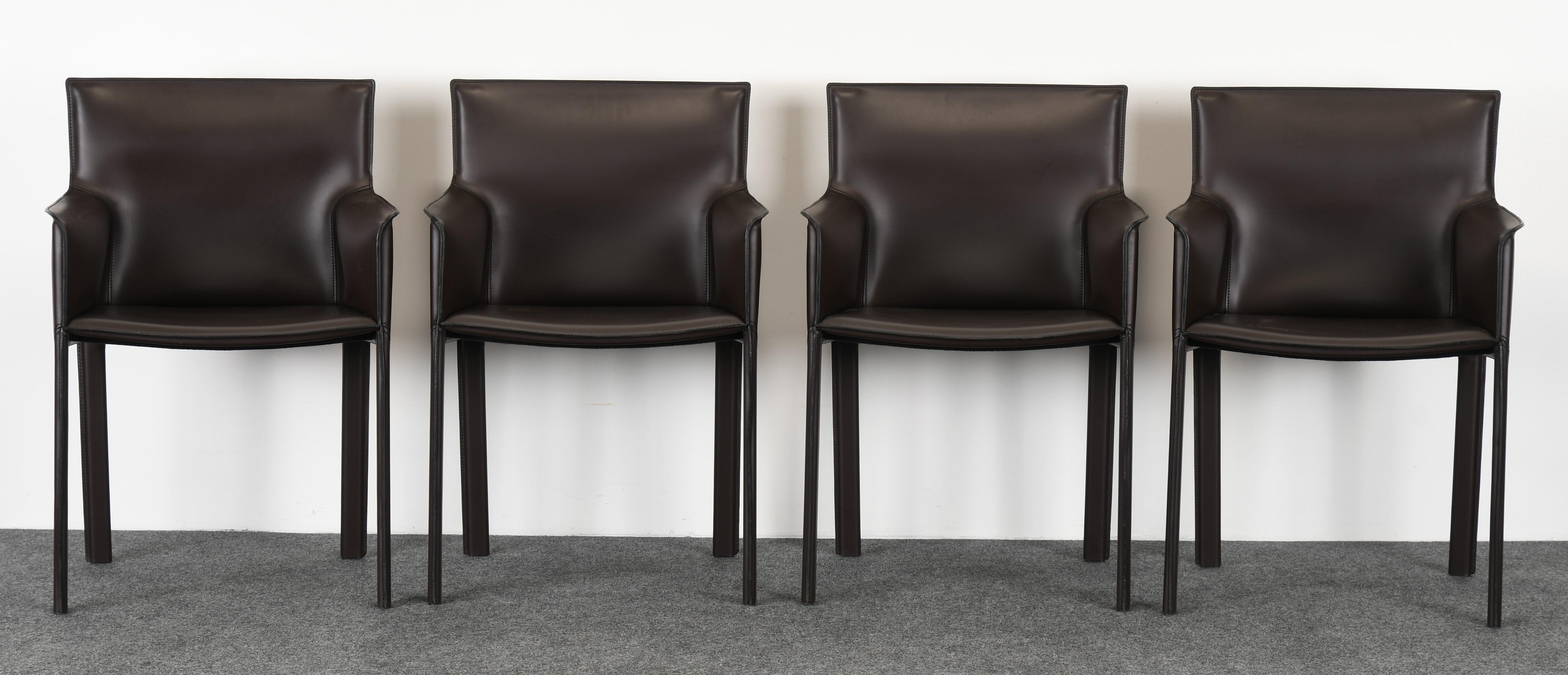 Minimaliste Quatre chaises de salle à manger en cuir d'Enrico Pellizzoni, années 2000