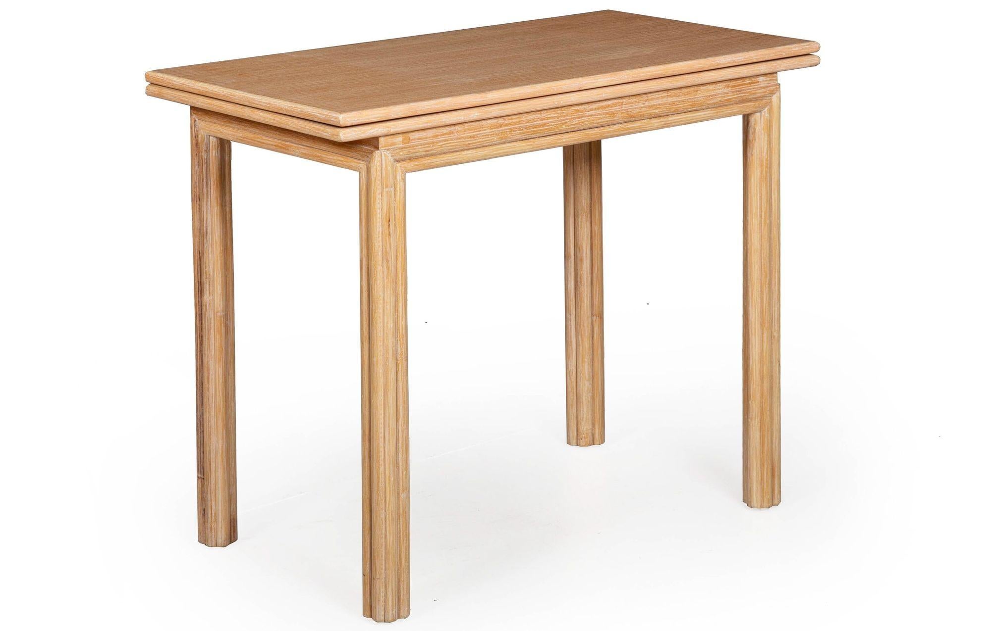 Quatre fauteuils Balboa en rotin recouverts de cuir avec table de jeu de McGuire en vente 14