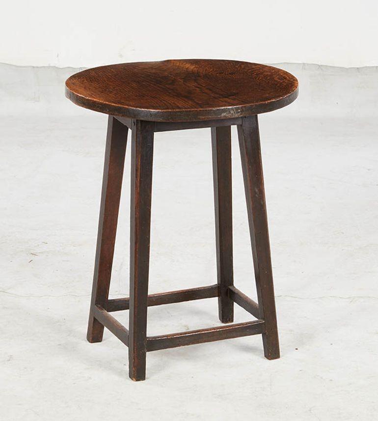 Table de cricket à quatre pieds en Oak Oak en vente 7