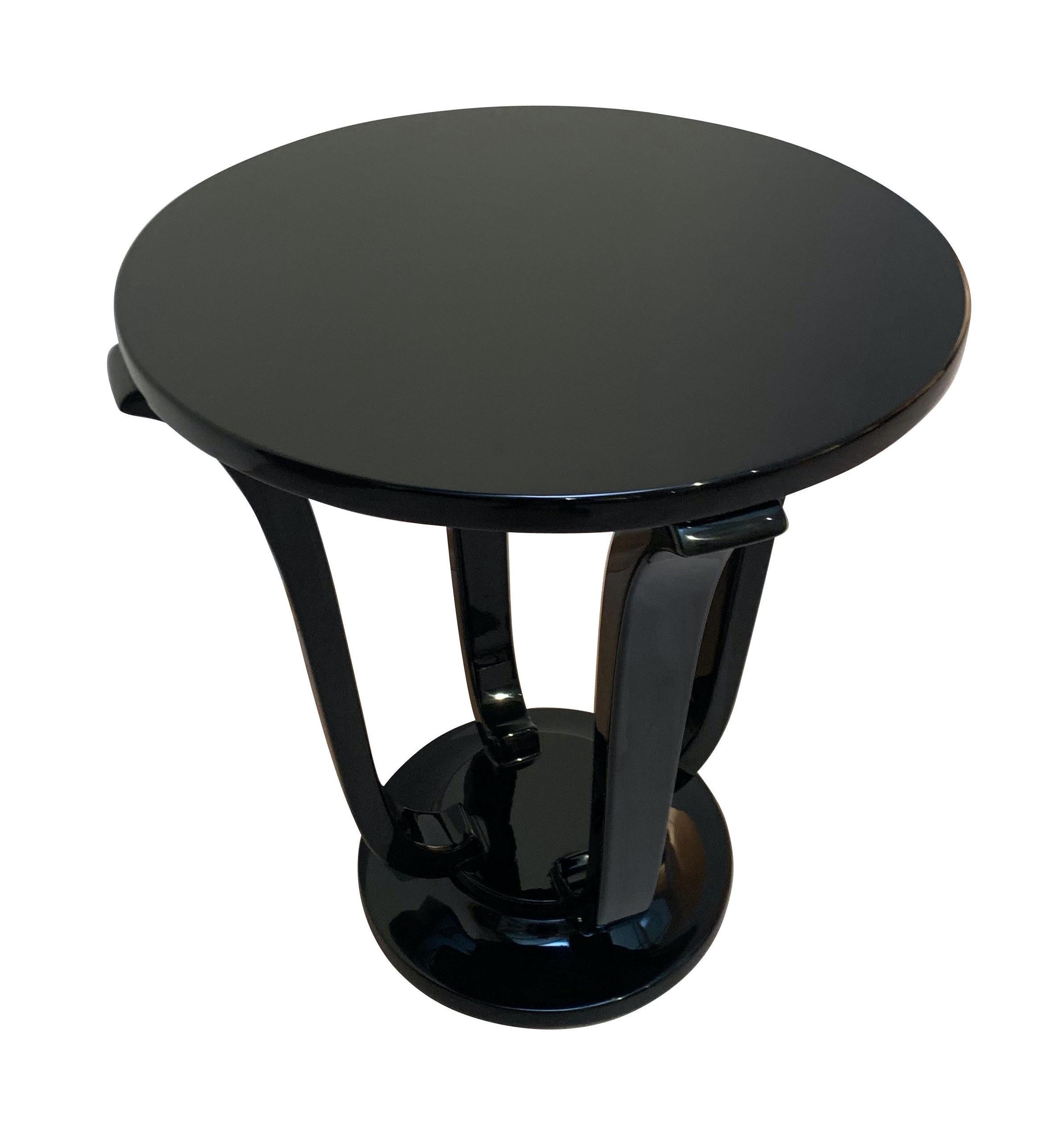 Four-legged French Art Deco style guéridon or side table
Beech solid wood, lacquered with black piano lacquer and high-gloss polished.
Art Deco style after original design, built in Germany.