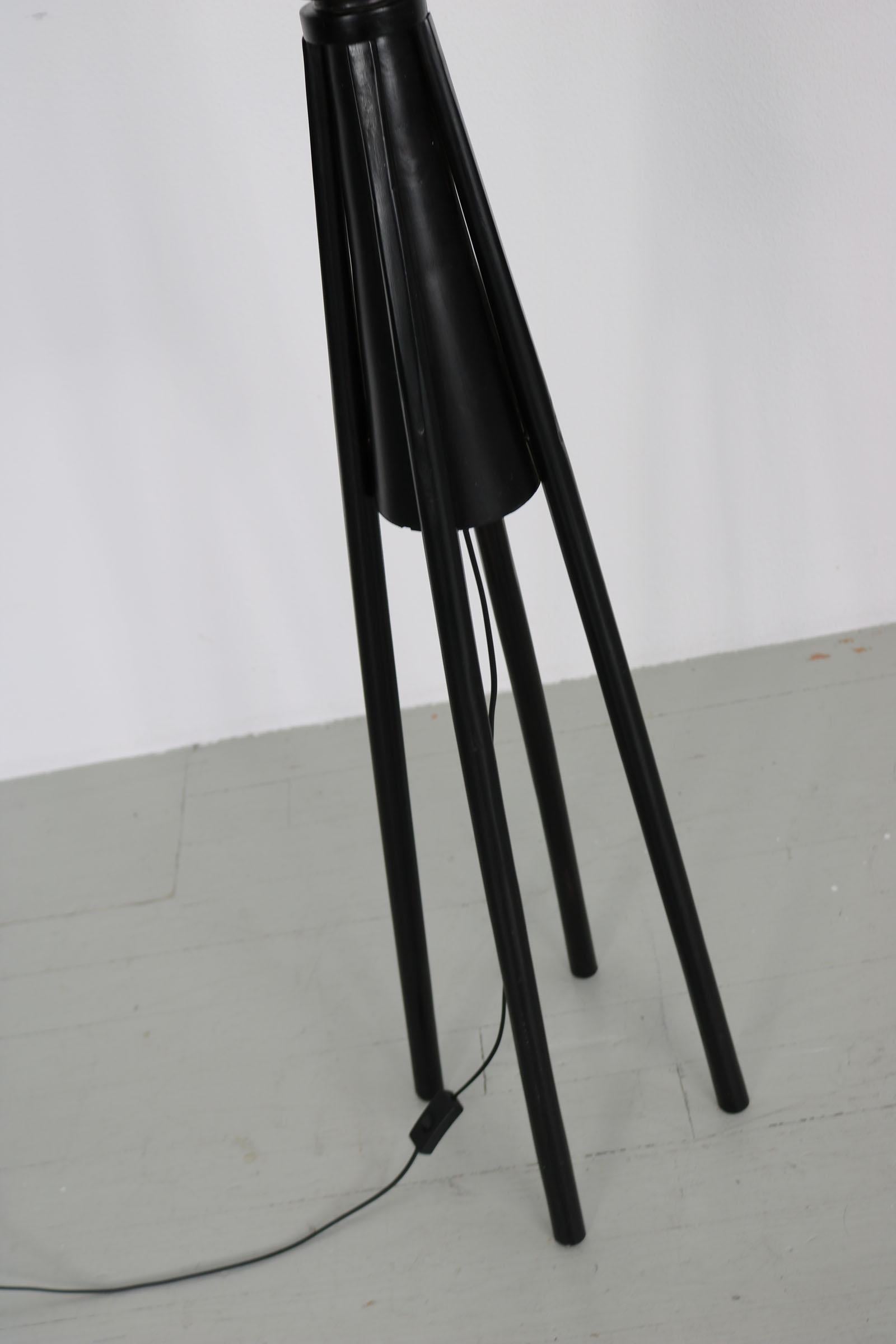Four-Legged Floor Lamp from the 50s For Sale 1