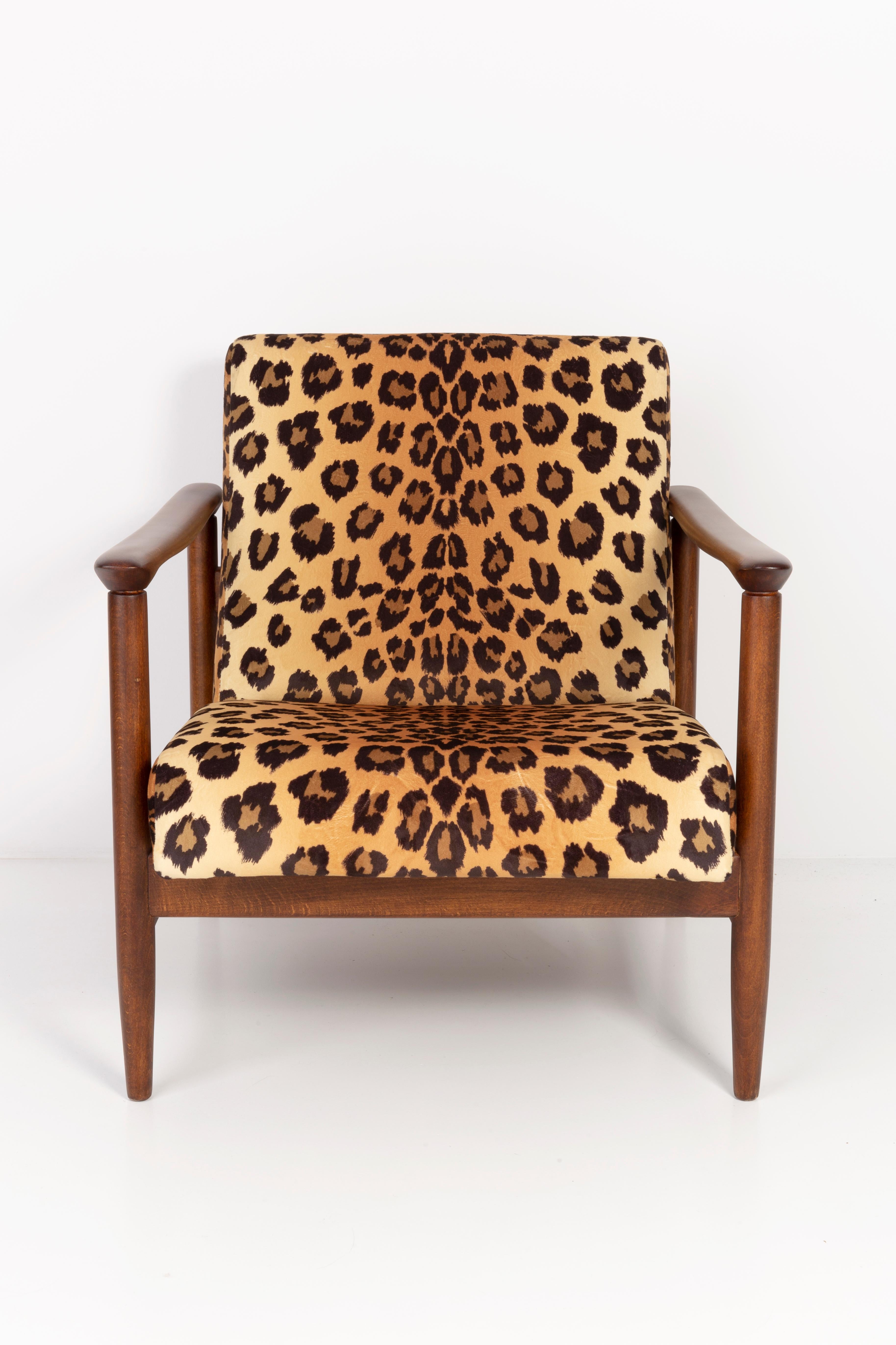Quattro poltrone in velluto leopardato, Hollywood Regency, Edmund Homa, anni '60, Polonia In condizioni ottime in vendita a 05-080 Hornowek, PL