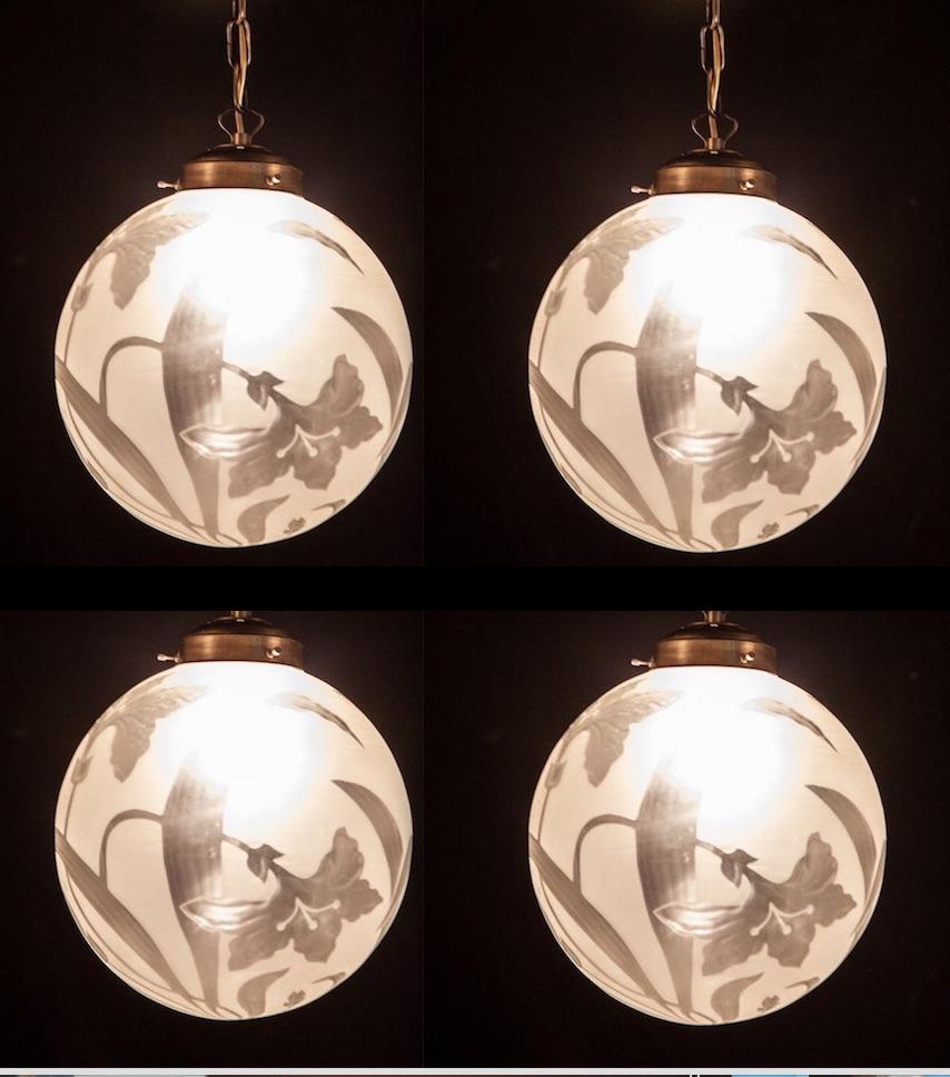 Cuatro candelabros o faroles de esfera de vidrio grabado Liberty, Italia, 1940 Art Decó en venta