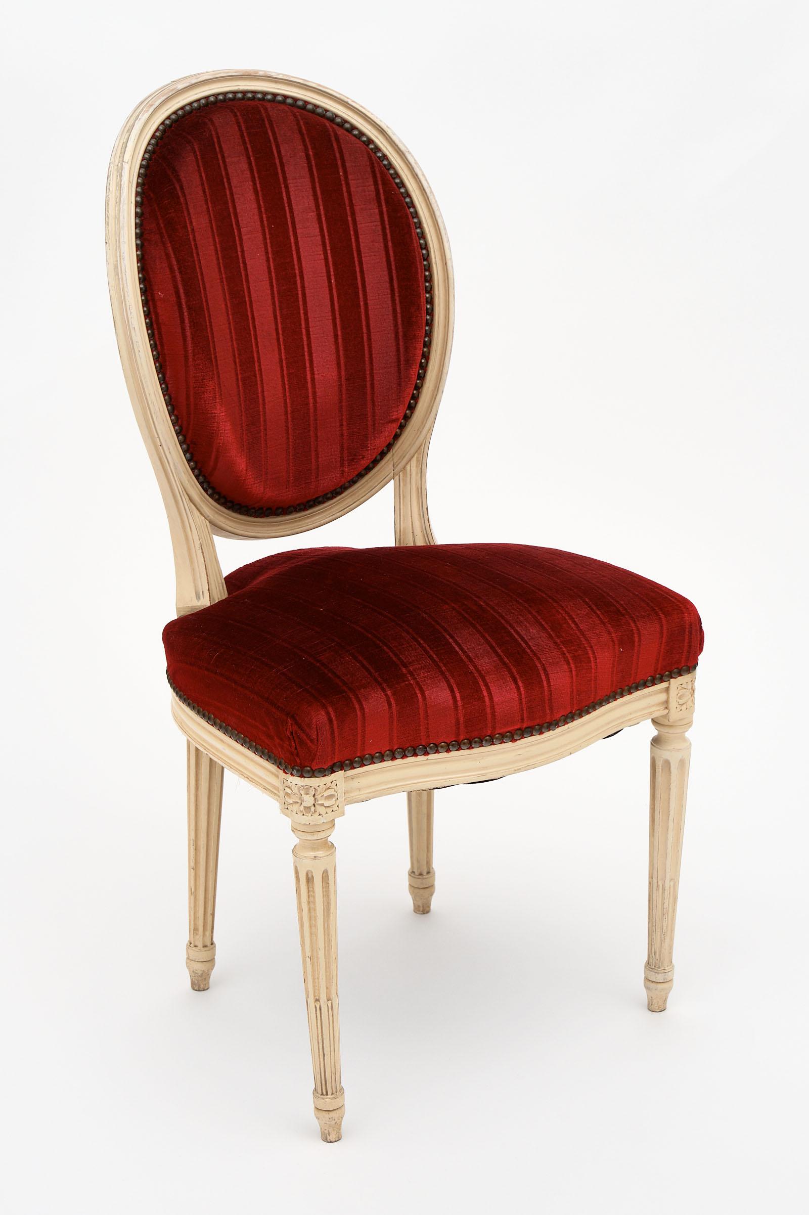 Four Louis XVI Style French Chairs In Good Condition In Austin, TX