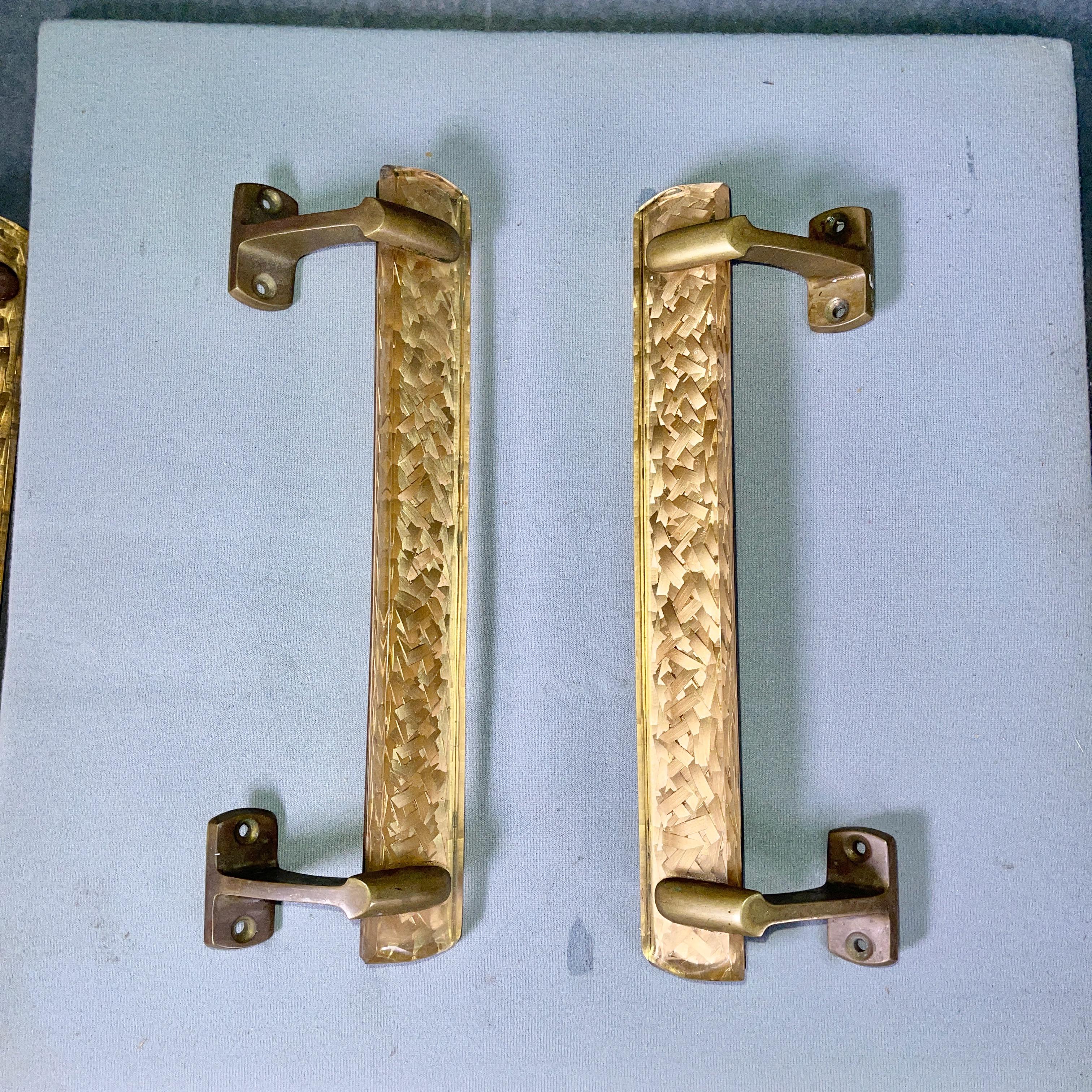 Mid-Century Modern Quatre poignées de porte Eglomisse et bronze en vente