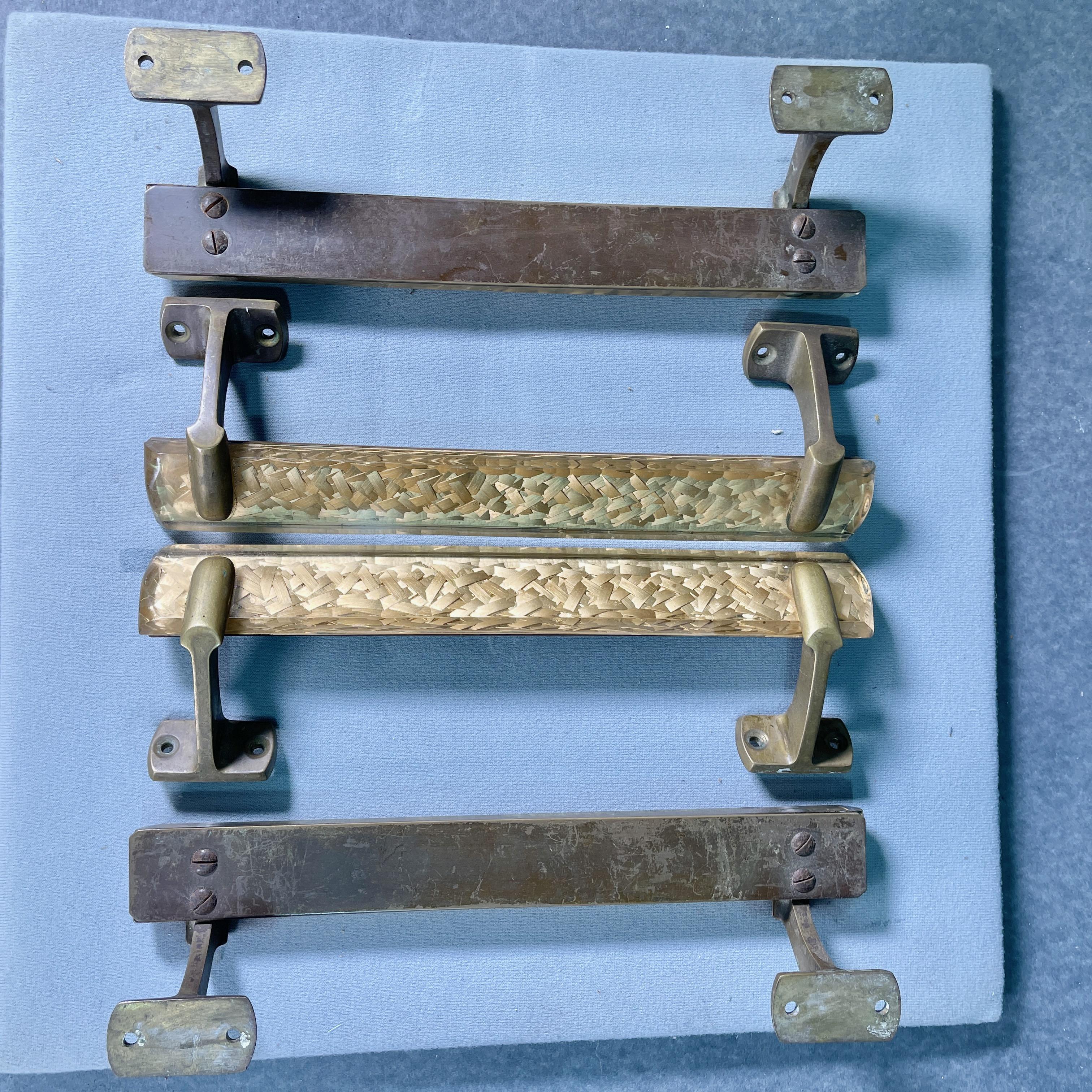 Quatre poignées de porte Eglomisse et bronze Bon état - En vente à Hanover, MA