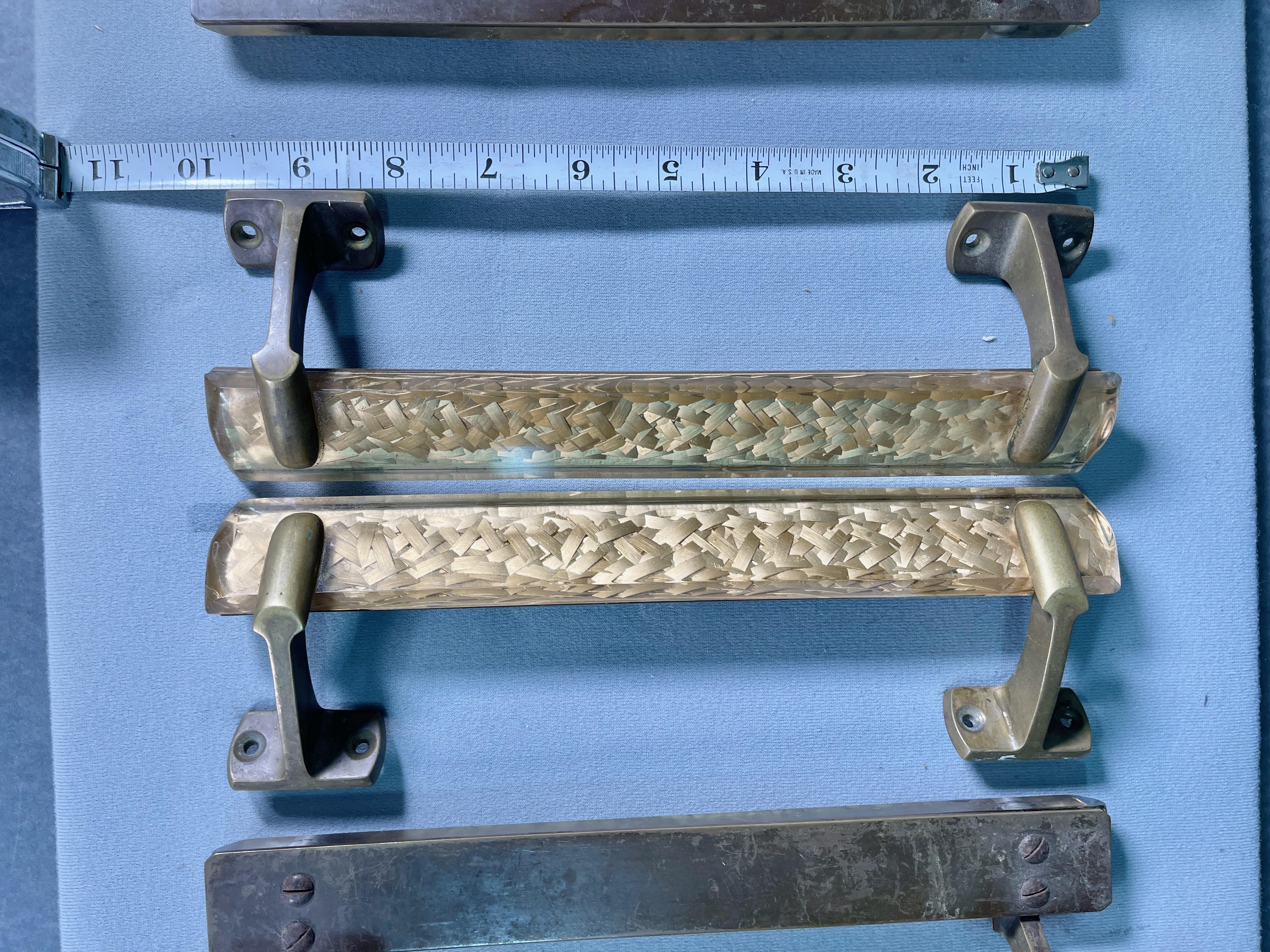 Bronze Quatre poignées de porte Eglomisse et bronze en vente
