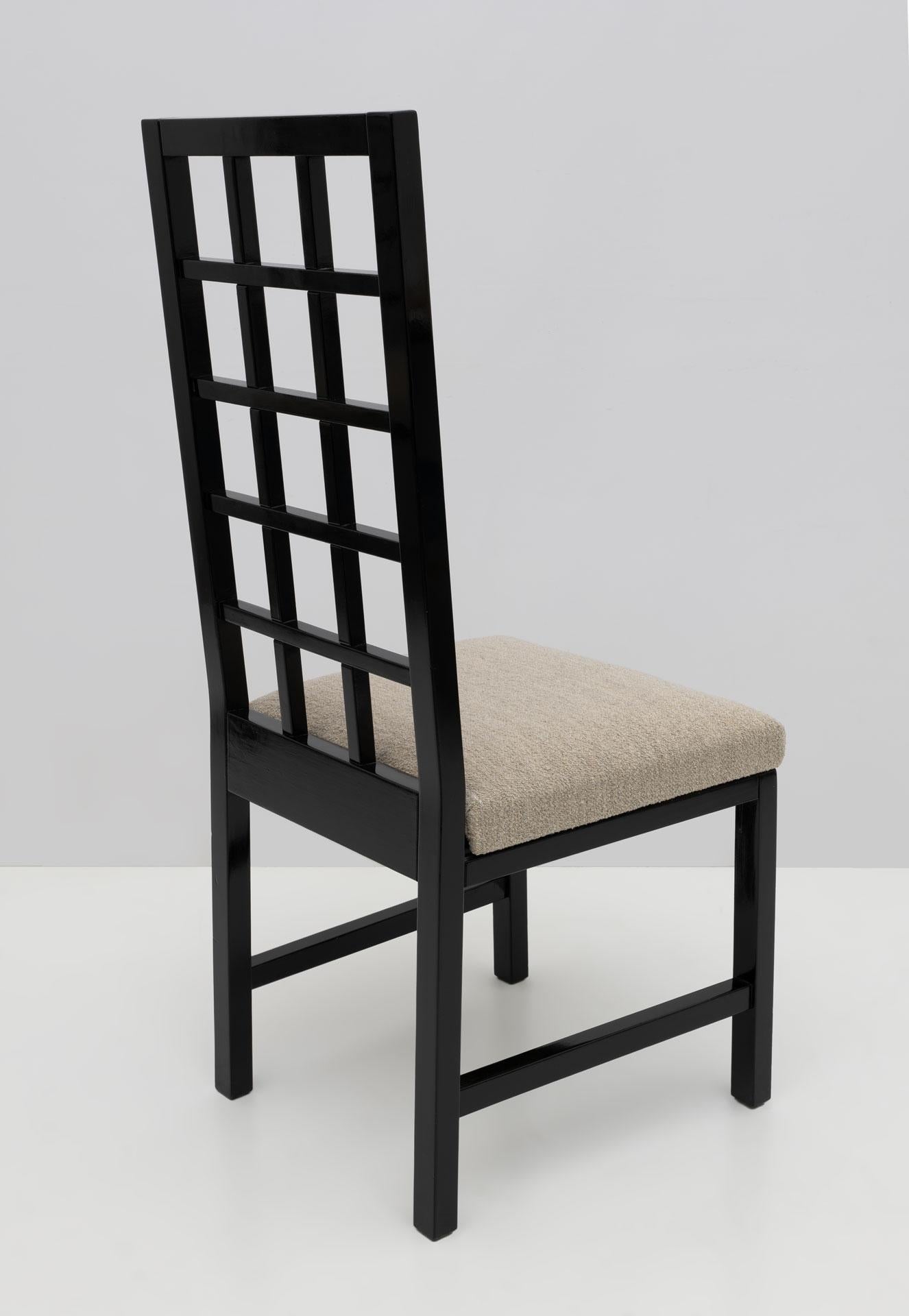 Vier schwarz lackierte Stühle mit hoher Rückenlehne im Mackintosh-Stil, 1979 (Lackiert) im Angebot