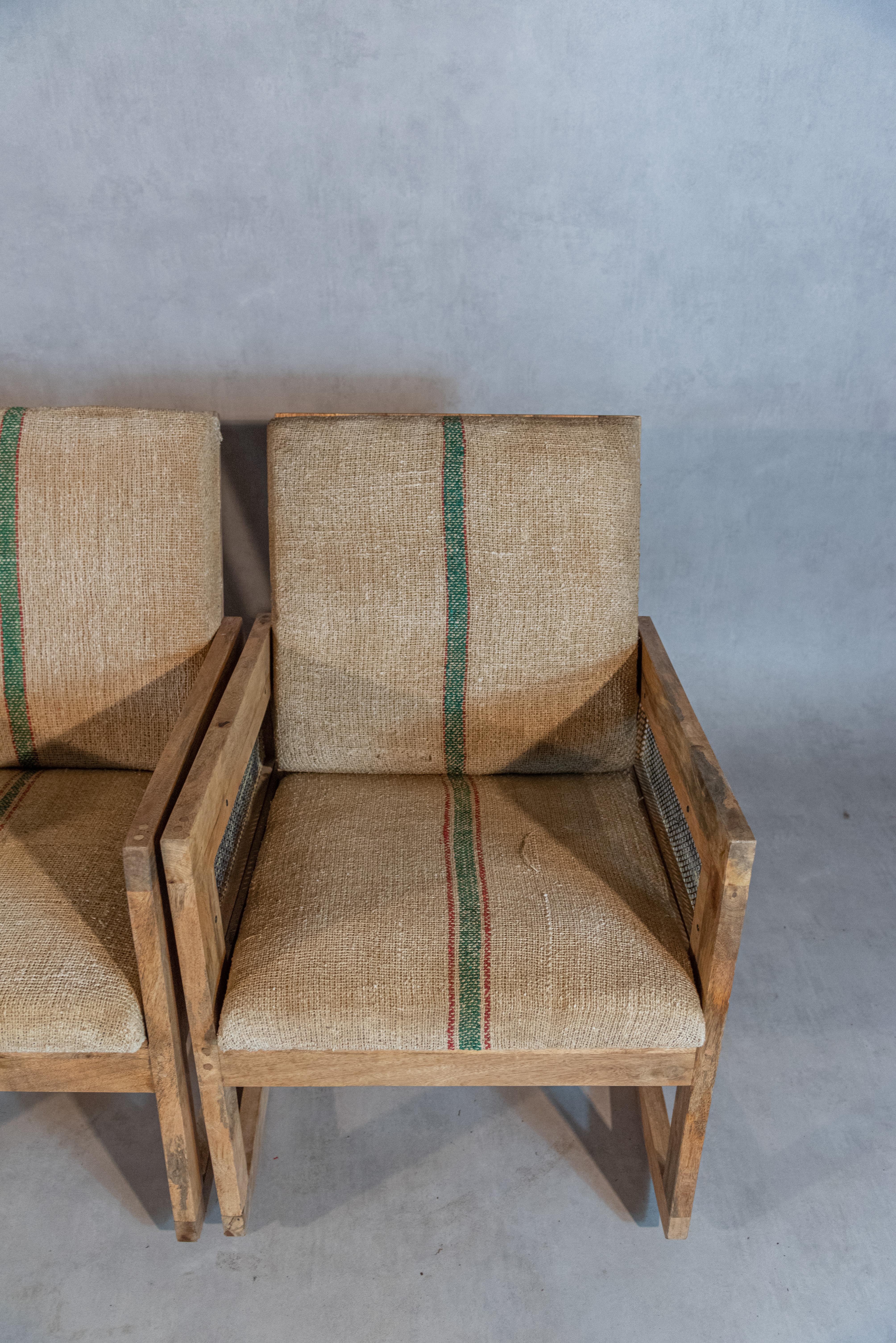 20ième siècle Quatre fauteuils à bascule français en acajou et chanvre en vente