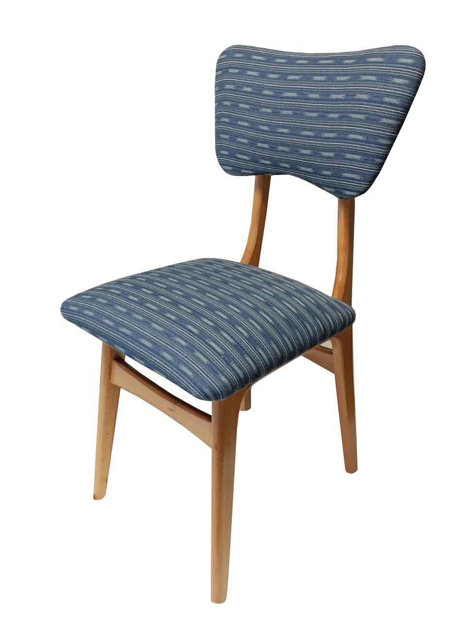 Cuatro Sillas Mariposas Mediano Siglo, Jacquard Azul, Madera Clara Europa, Años 60 Moderno de mediados de siglo en venta