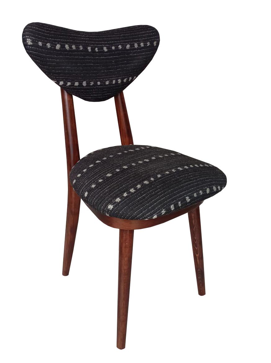 Cuatro Sillas Corazón Mid Century en Tela Negra de Lunares Perennes, Europa, años 60 en Excelente estado para la venta en 05-080 Hornowek, PL