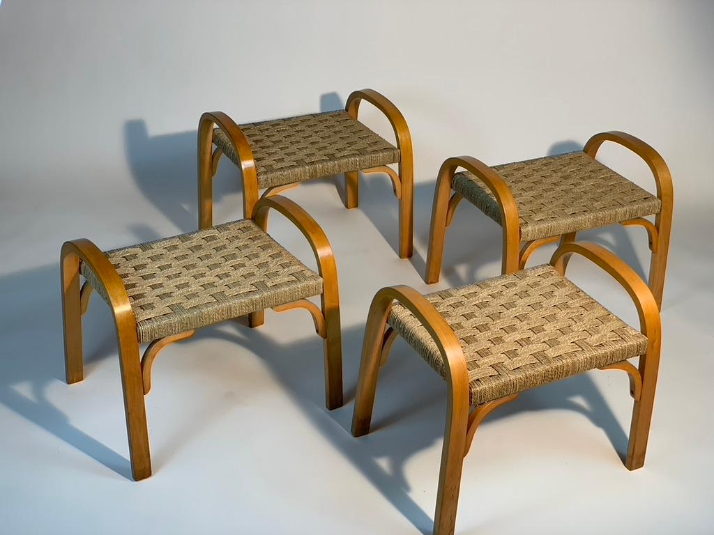 Four Italian mid-century stools with side legs made up of a curved light wood arch that act as a handle and legs, and also support the seat made with braided rope.
Made by the Pecorini factory in Florence Italy in the 40s and designed by Guglielmo